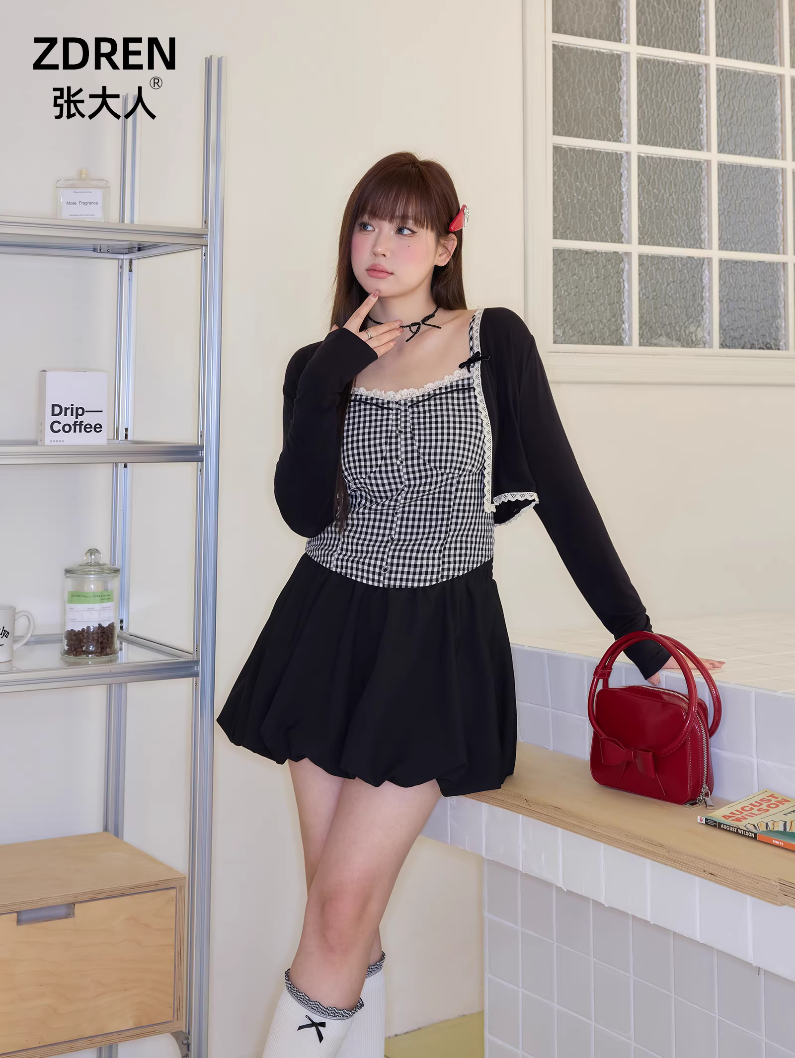 Bộ quần áo thu đông cỡ lớn dành cho nữ của Zhang Daren dành cho các cô gái mũm mĩm, bộ ba món giúp thon gọn, phong cách ngọt ngào và quyến rũ, áo khoác cardigan màu đen, váy đèn lồng.