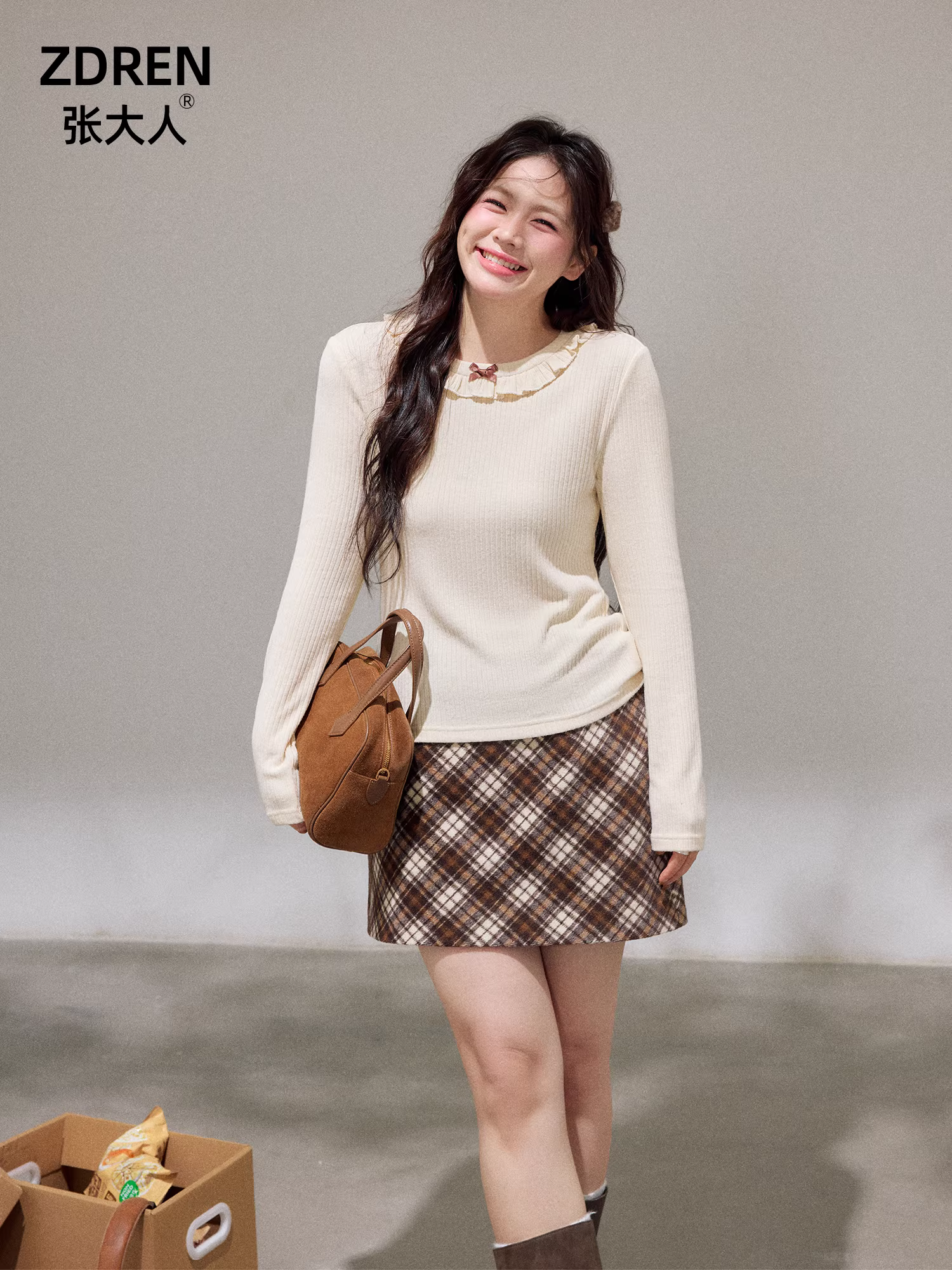 Quần áo nữ cỡ lớn dành cho các cô gái mũm mĩm, phong cách Hàn Quốc, giảm béo, thu đông, cổ tròn, phối ren, áo dệt kim màu mơ.