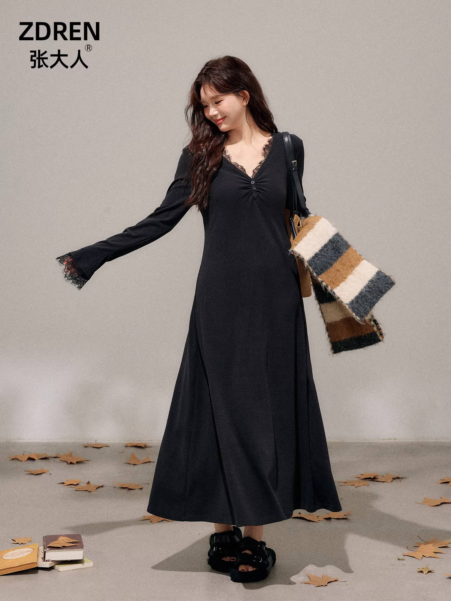 Quần áo nữ cỡ lớn mới của Zhang Daren dành cho những người phụ nữ hơi mũm mĩm, váy cổ chữ V ren ôm dáng mùa đông phong cách Hàn Quốc mang lại cảm giác thuần khiết và gợi cảm.