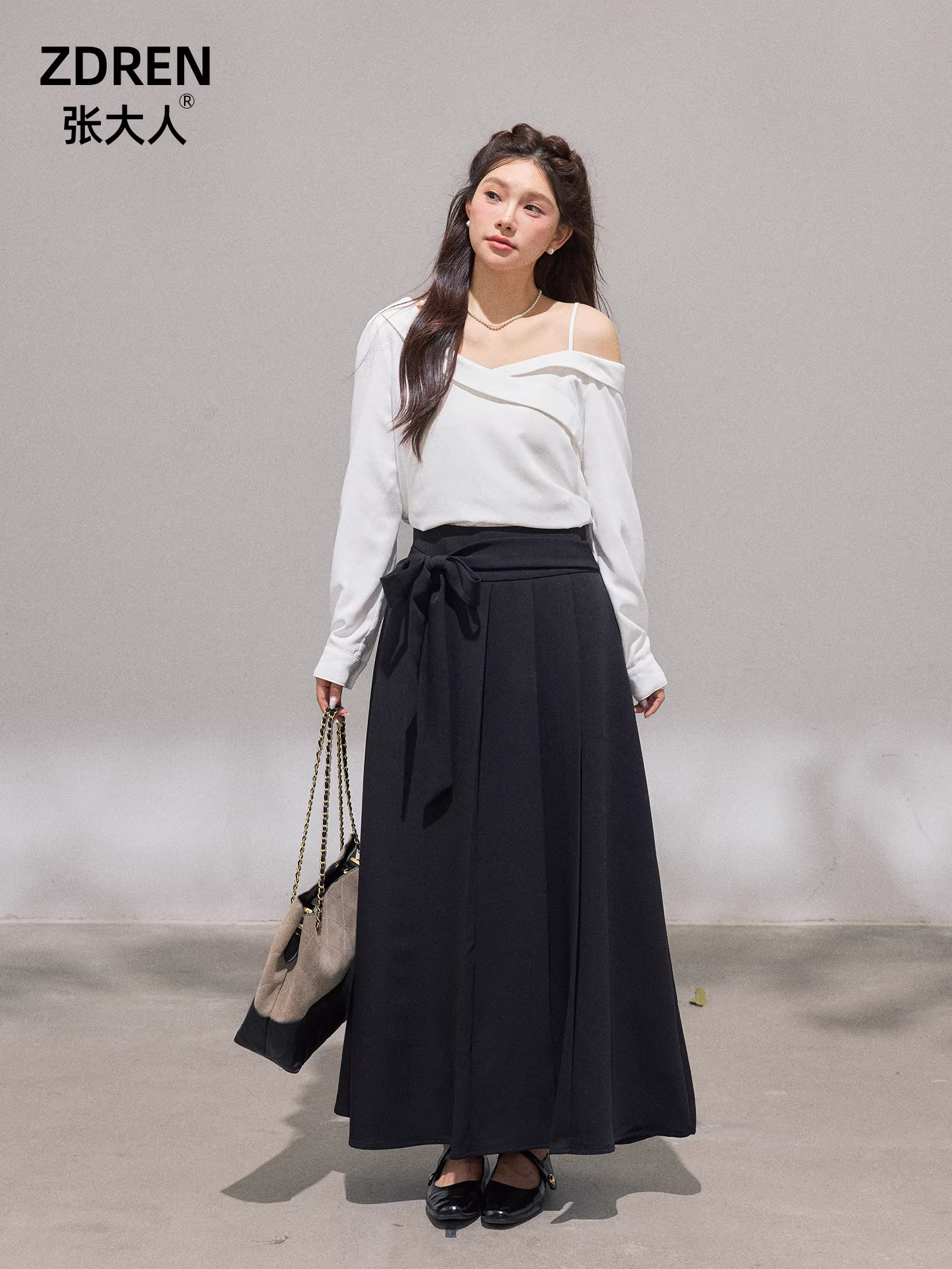 Quần áo nữ cỡ lớn, phong cách Xu Yan, áo trễ vai đơn giản giảm béo mùa thu đông và bộ váy dài màu đen.