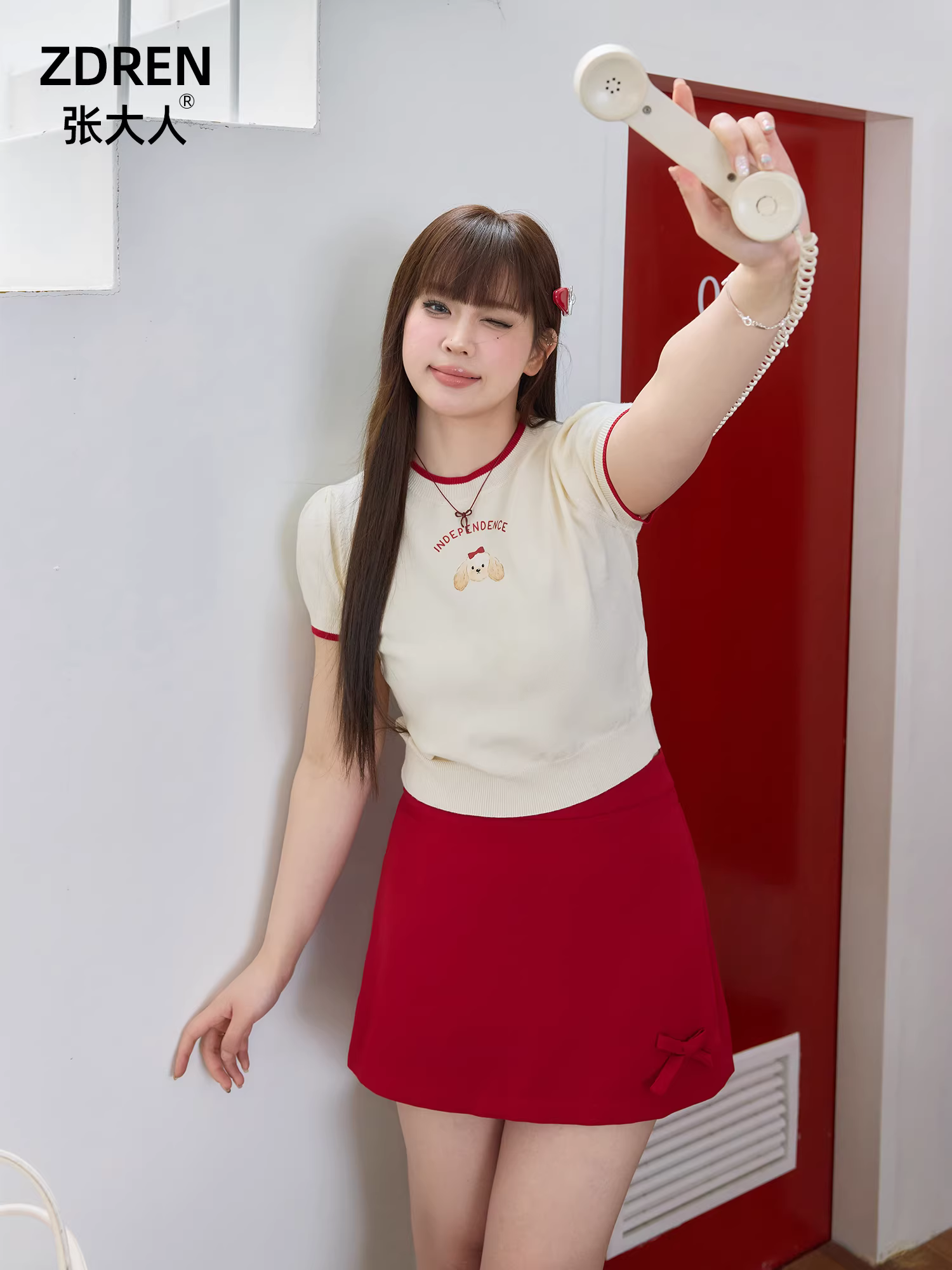 Quần áo nữ cỡ lớn dành cho người lớn, trang phục giảm béo, áo thun ngắn tay giảm tuổi tác và váy kiểu trà đen.