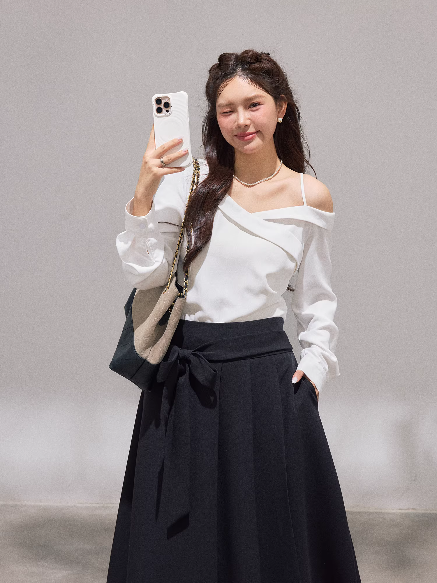 Quần áo nữ cỡ lớn, phong cách Xu Yan, áo trễ vai đơn giản giảm béo mùa thu đông và bộ váy dài màu đen.