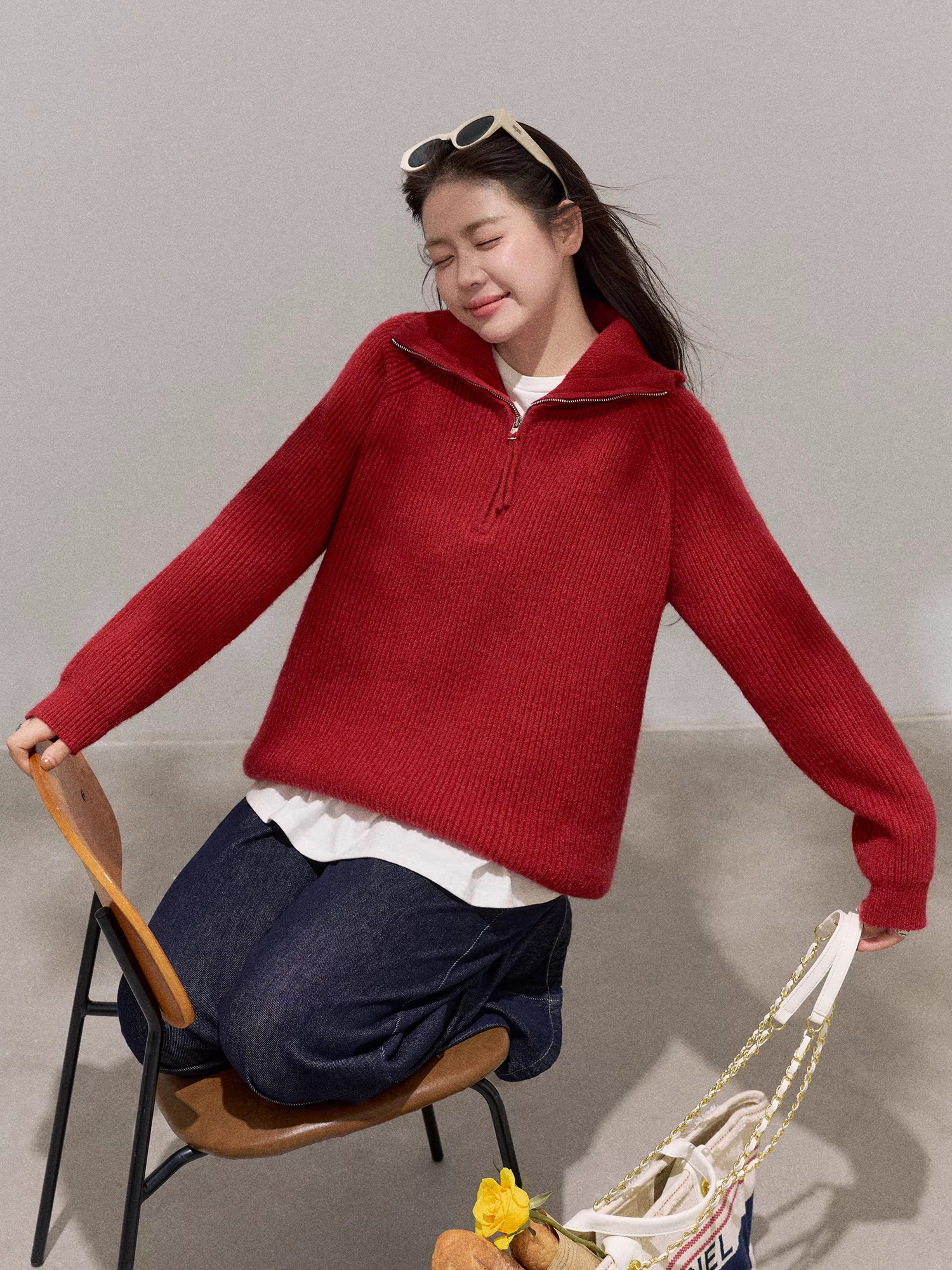 Quần áo nữ cỡ lớn dành cho người lớn, áo khoác len màu đỏ kiểu dáng Hàn Quốc tôn dáng và bộ đồ denim cạp cao.