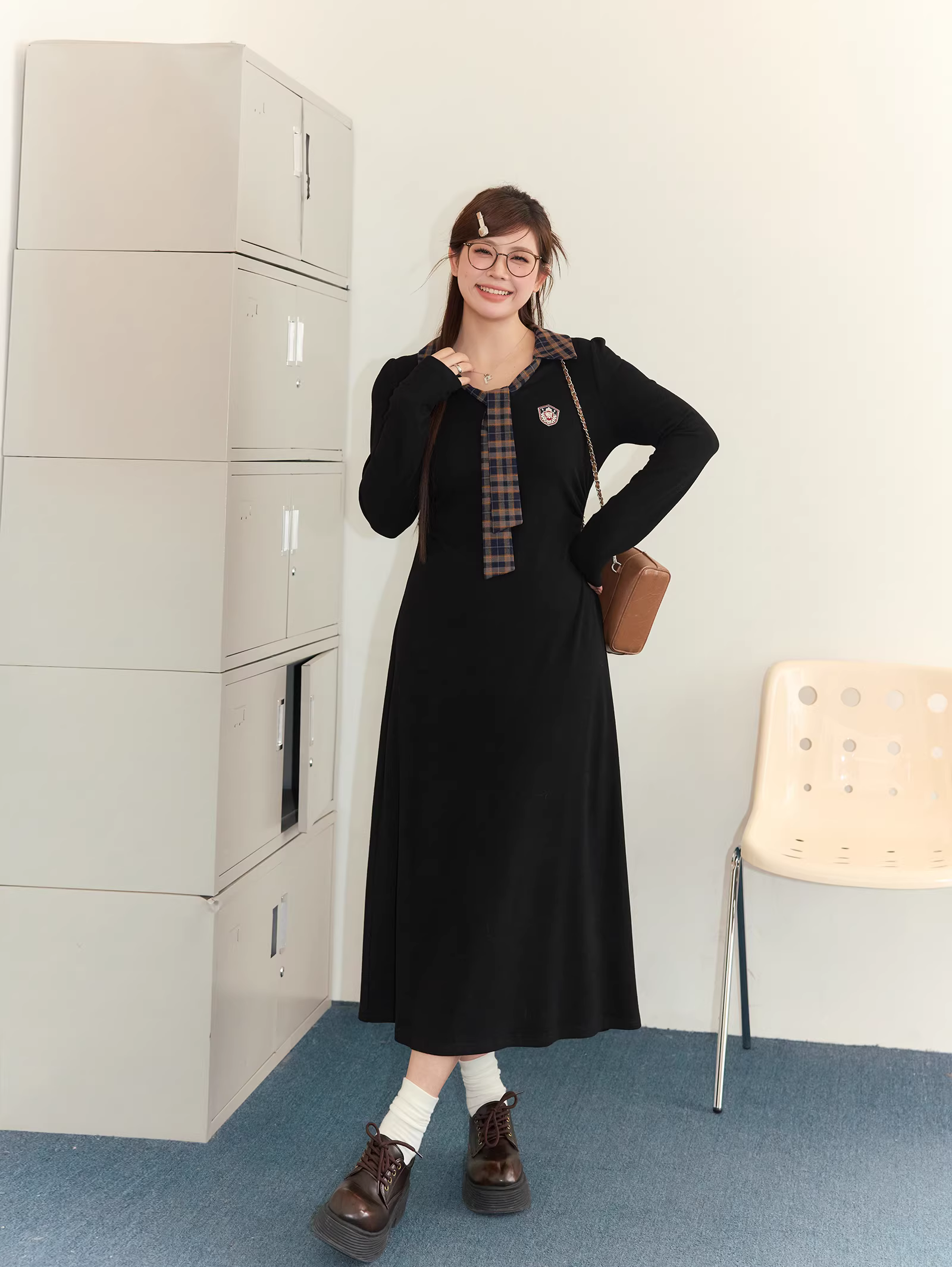 Zhang Daren 2025 Quần áo nữ cỡ lớn thu đông dành cho các cô gái mũm mĩm, váy giảm béo, váy chữ A màu đen phong cách đại học