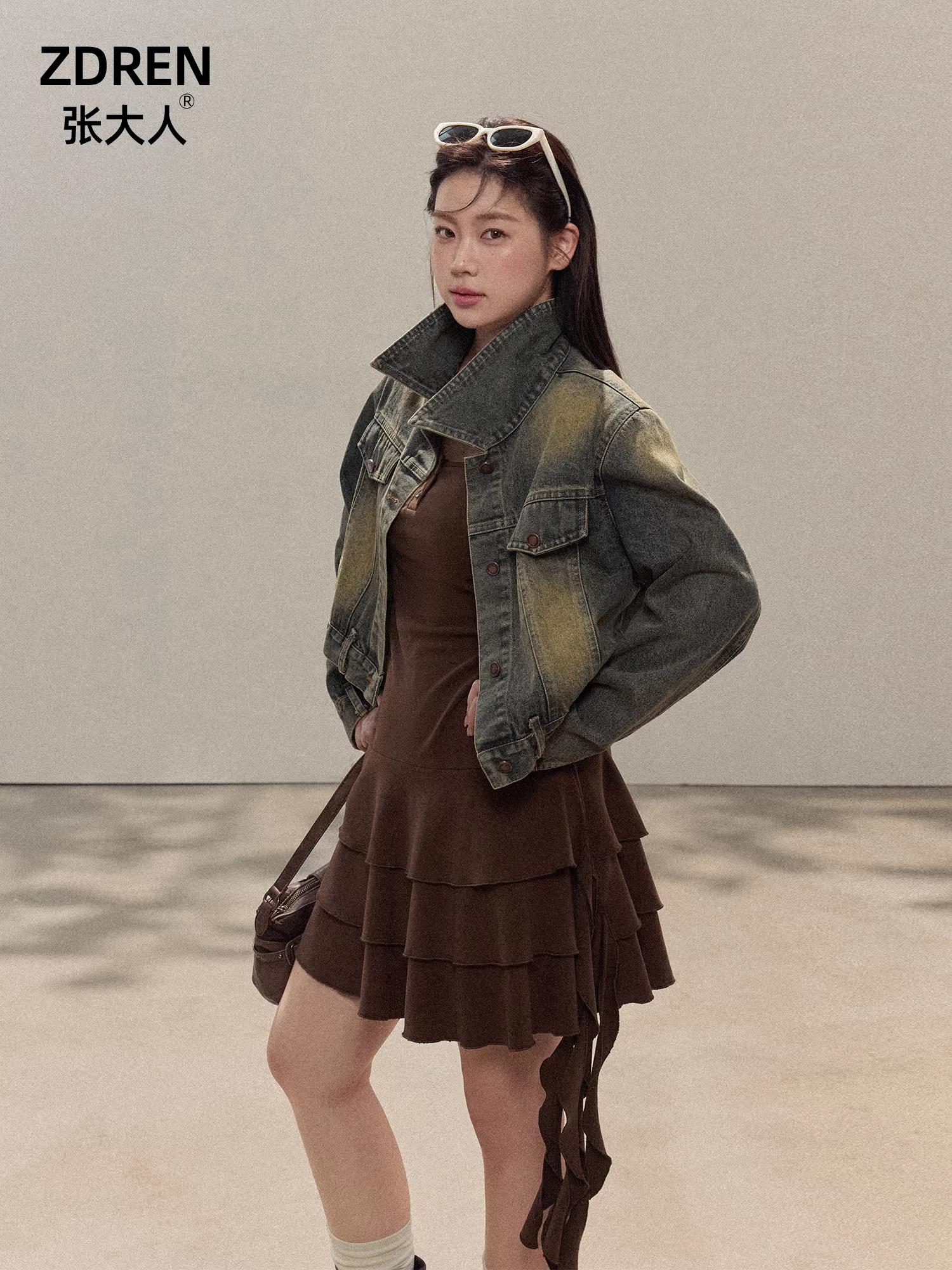 Quần áo nữ cỡ lớn dành cho các cô nàng mũm mĩm, trang phục tôn dáng, bộ váy và áo khoác denim nhiều lớp phong cách hot girl.