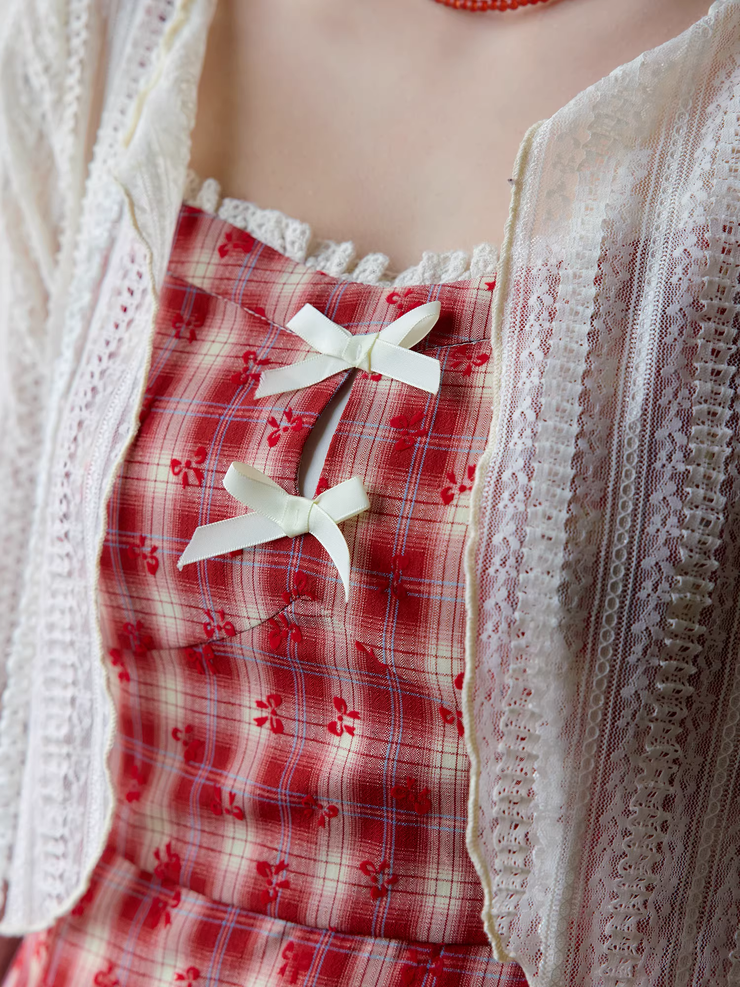 Quần áo nữ cỡ lớn mùa thu 2025 mới của Zhang Daren, váy thon gọn cho các cô gái mũm mĩm, váy dây kiểu phim ngắn.