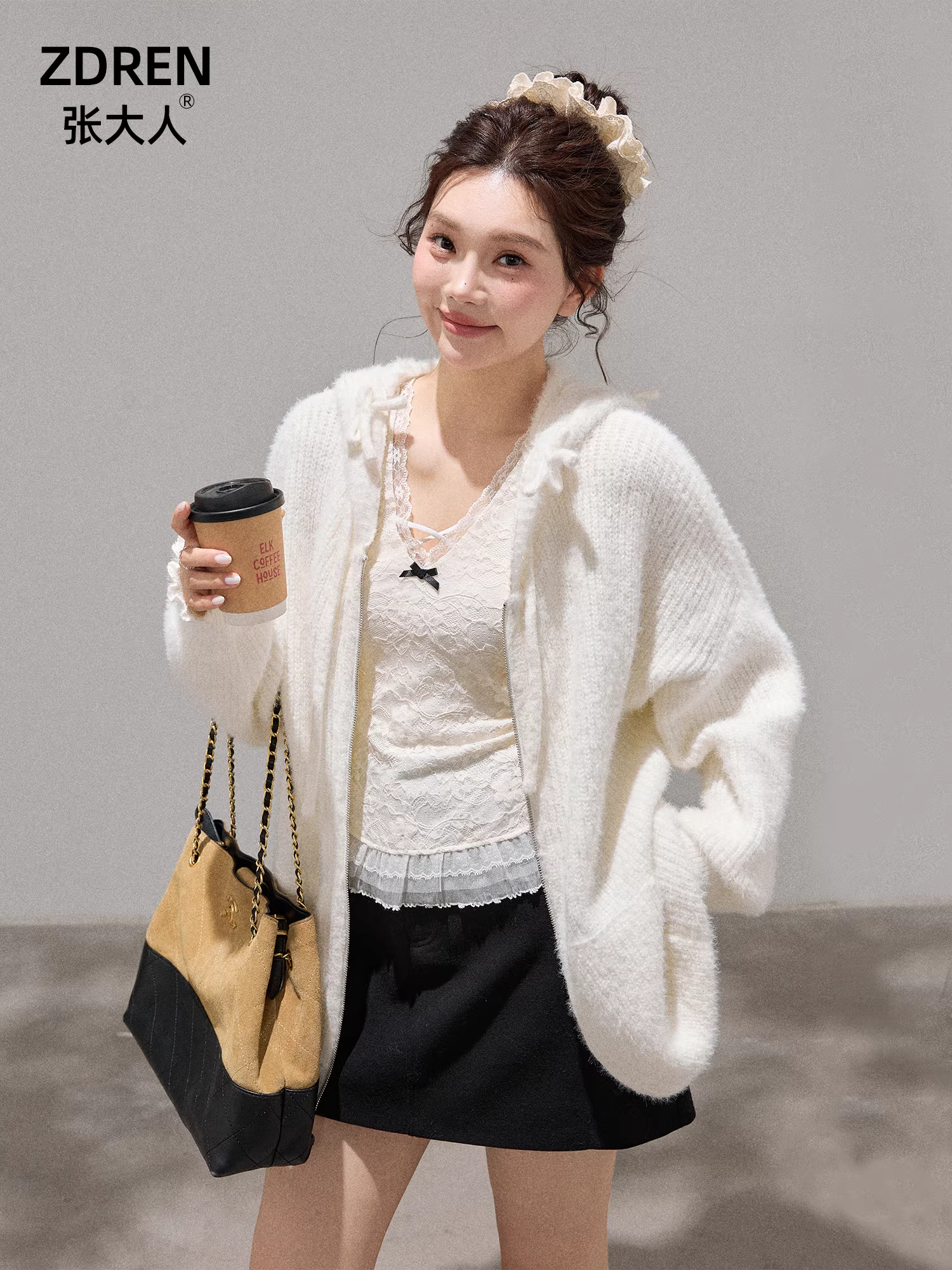 Quần áo nữ cỡ lớn dành cho người lớn, áo khoác len cổ halter kiểu Hàn Quốc giúp thon gọn và bộ chân váy đen dành cho các cô gái mũm mĩm.