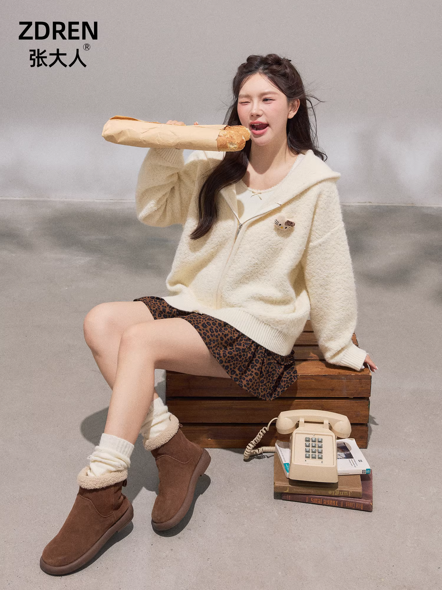 Quần áo nữ cỡ lớn dành cho người lớn, áo len trắng phong cách Hàn Quốc mùa đông, kiểu dáng thon gọn và ngọt ngào, kèm chân váy họa tiết da báo.