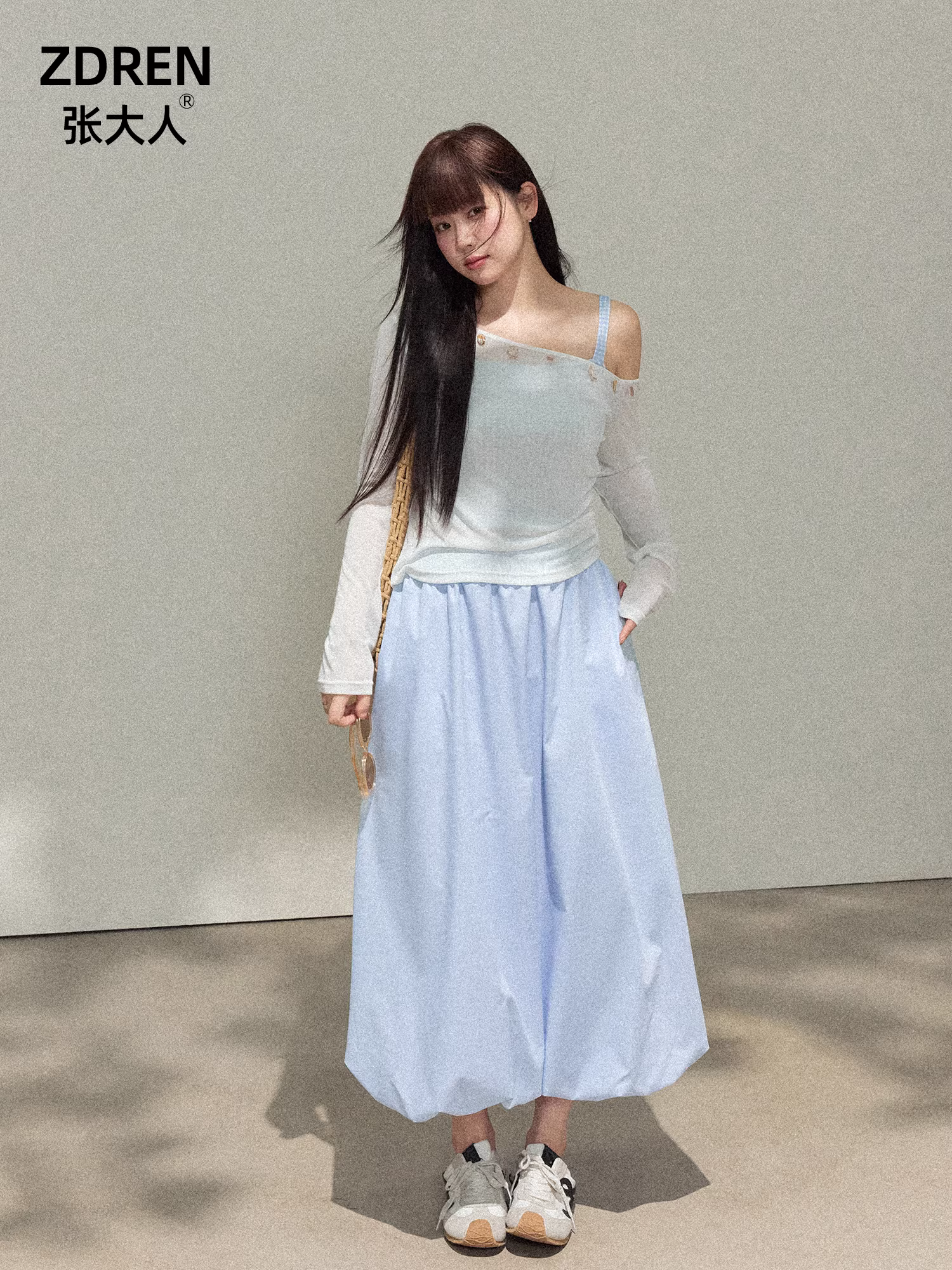 Quần áo nữ cỡ lớn dành cho người lớn, trang phục giảm béo cho các cô gái mũm mĩm, phong cách Hàn Quốc, tươi trẻ và đơn giản, áo trễ vai, váy hoa màu xanh.