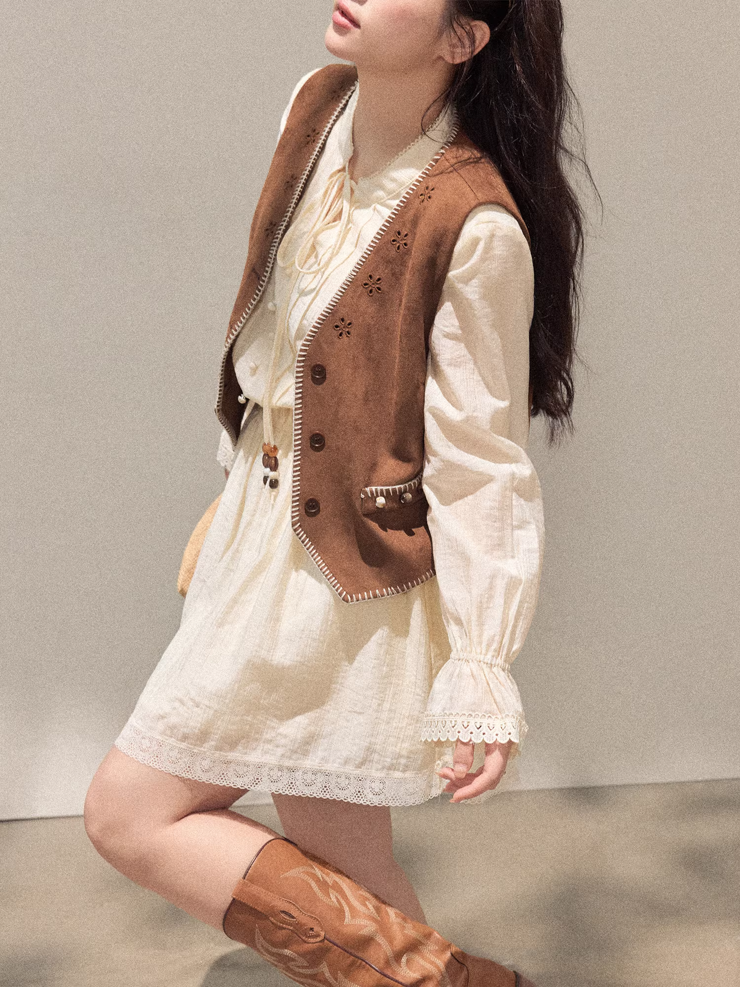 Quần áo nữ cỡ lớn dành cho người lớn, đầm kiểu cổ điển tôn dáng và dịu dàng với tay chuông và thiết kế kiểu áo sơ mi.