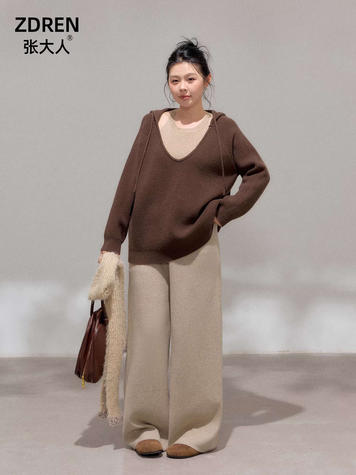 Quần áo nữ cỡ lớn dành cho các cô gái hơi mũm mĩm, bộ áo len Melard dáng ôm và quần thường ngày mới ra mắt mùa thu đông.