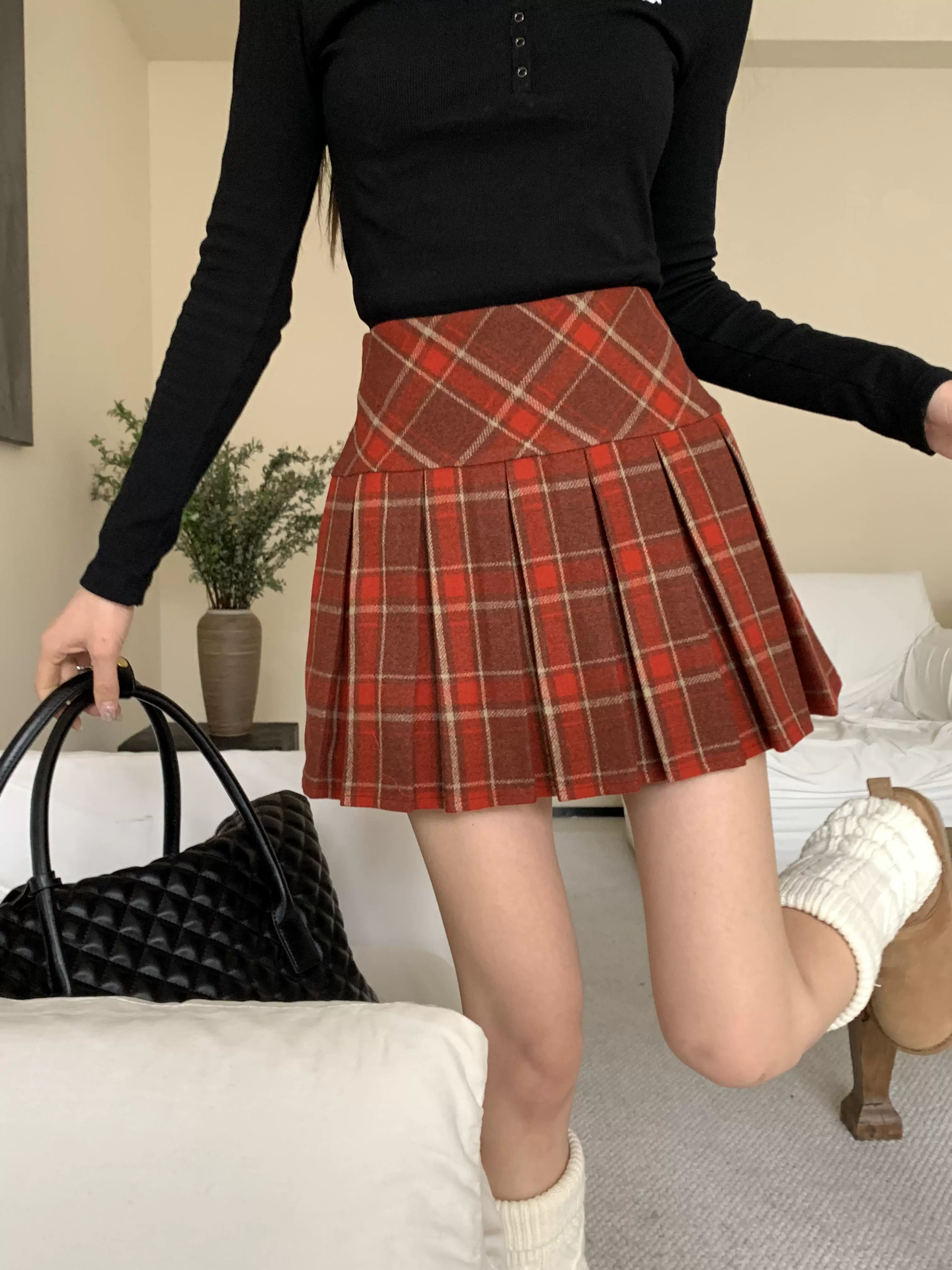 Váy xếp ly kẻ sọc đỏ phong cách preppy của Mỹ, váy ngắn kẻ sọc len dáng chữ A cạp cao cỡ lớn, váy ngắn mùa thu đông