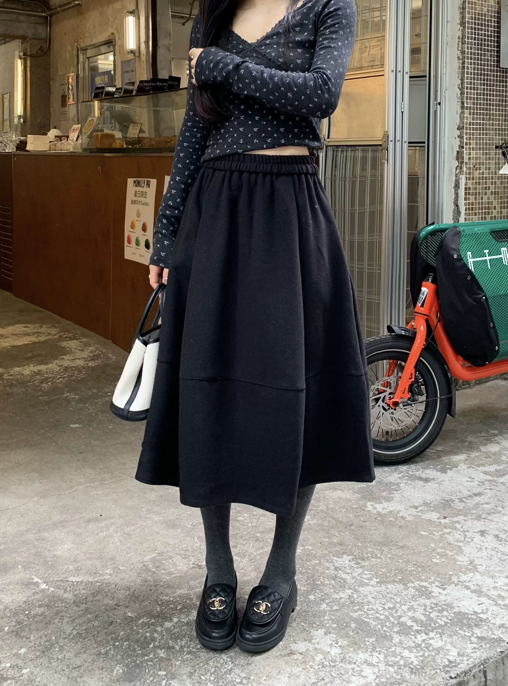 Váy len màu xám cỡ lớn dành cho nữ, phong cách Miu, váy dáng chữ A ôm dáng mùa thu đông, váy dài dáng bồng bềnh lưng cao hình nụ hoa dành cho phụ nữ mũm mĩm.