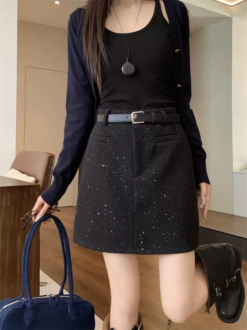 Váy ngắn len sáng bóng bầu trời sao cho nữ, mùa thu đông, cỡ lớn, váy chữ A lưng cao, váy ngắn ôm sát đính sequin nhỏ nhắn.