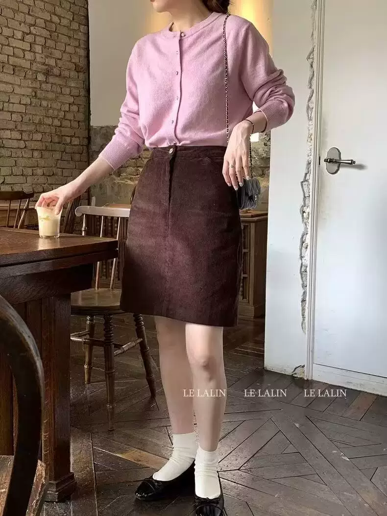 Váy midi nhung kẻ màu nâu cỡ lớn dành cho nữ, váy chữ A cạp cao tôn dáng mùa thu đông, váy ngắn ôm hông chống lộ.