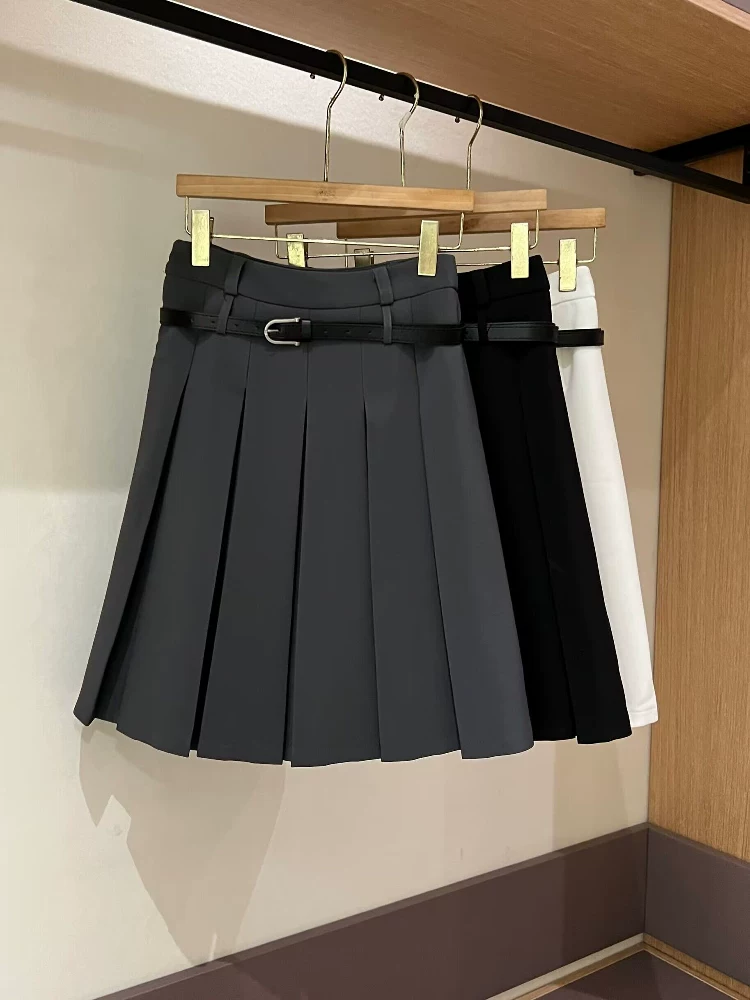 Váy xếp ly màu trắng cao cấp dành cho nữ, thiết kế mùa thu, kiểu dáng độc đáo, dáng chữ A dài trung bình, phong cách preppy che hông.