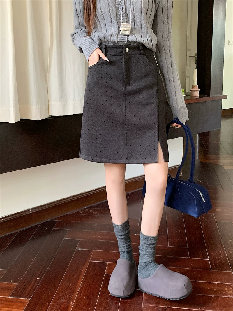 Váy len chấm bi màu xám cỡ lớn dành cho nữ mùa thu đông, váy ngắn xẻ tà lưng cao dáng chữ A, váy ôm hông dài vừa phải giúp thon gọn