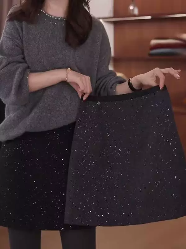 Váy len sequin bóng mượt cỡ lớn dành cho mùa thu đông, che phủ toàn thân và trông thon gọn, váy ôm hông, váy ngắn lưng cao chữ A đa năng.