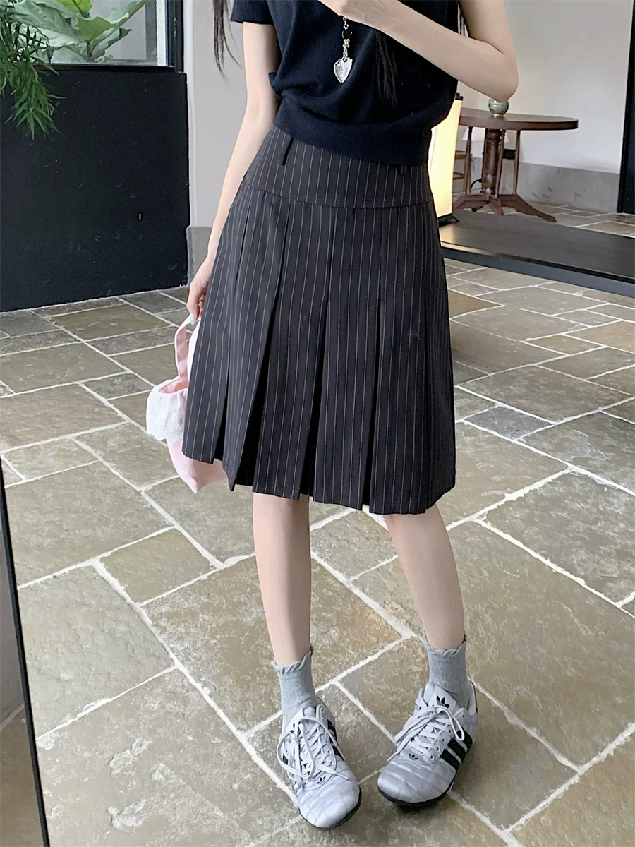 Váy sọc cao cấp dành cho nữ, kiểu mới hè 2025, váy xếp ly dáng suông size lớn, váy midi chữ A cao eo tôn dáng.