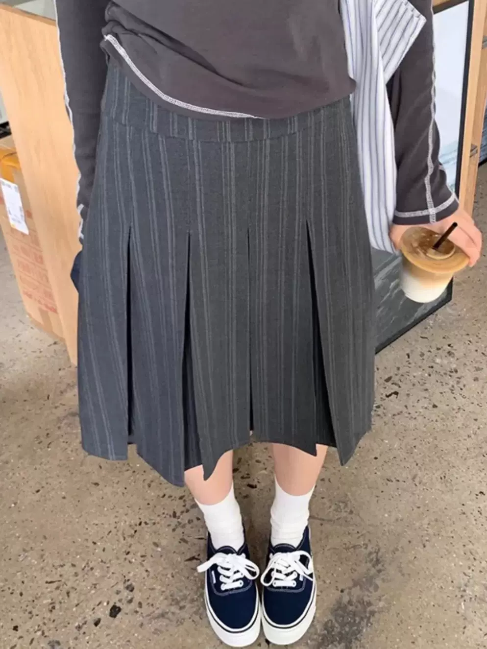 Váy midi kẻ sọc xám size lớn cho nữ, váy chữ A dáng ôm eo cao mùa hè với thiết kế thời trang, váy xếp ly phù hợp với bộ vest.