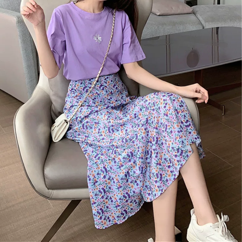 Váy chữ A voan hoa màu tím cỡ lớn dành cho nữ, phong cách mùa hè mới, váy đuôi cá thon gọn và che hông, váy dài vừa phải.