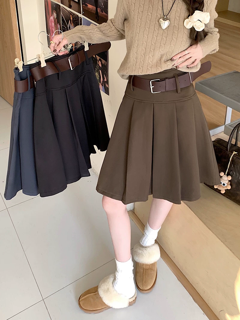 Váy xếp ly màu nâu cỡ lớn, váy dáng dù dài ngang đùi cao eo dành cho nữ mùa xuân hè, thiết kế kiểu preppy dáng chữ A.