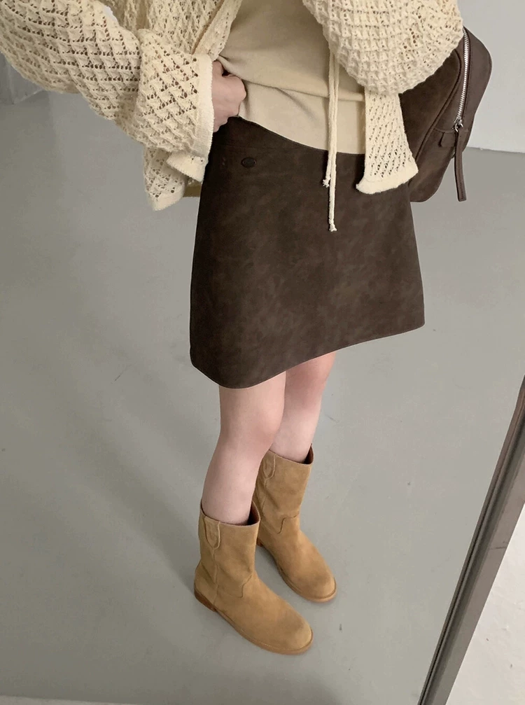 Váy da lộn cao cấp màu nâu, cỡ lớn, váy chữ A che hông, mùa thu đông, nhỏ nhắn, đa năng, giảm béo, váy ngắn ôm sát cơ thể