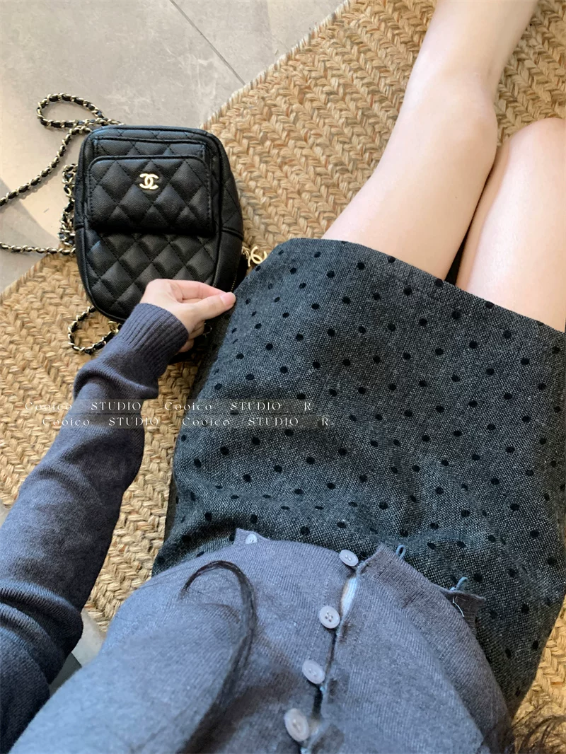 Váy len chấm bi màu xám dành cho nữ mùa đông, váy chữ A ôm hông eo cao, dáng nhỏ nhắn, có chân váy ngắn chống lộ