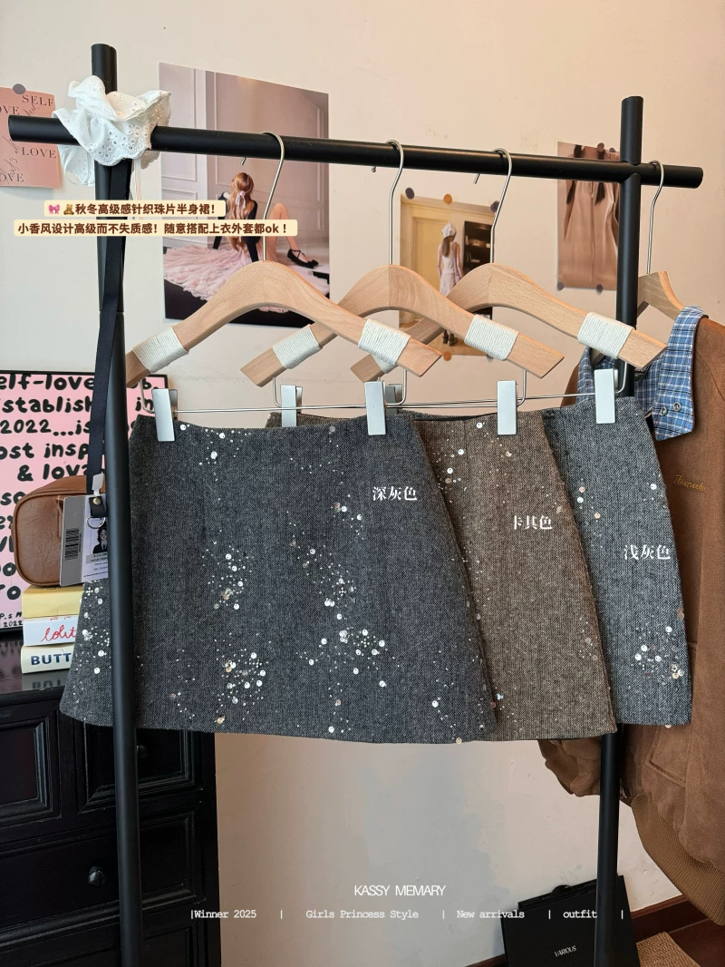 Váy midi màu xám đính sequin nặng kiểu Chanel dành cho nữ, mùa thu đông, cỡ lớn, lưng cao, váy chữ A thon gọn, váy bút chì bằng len.