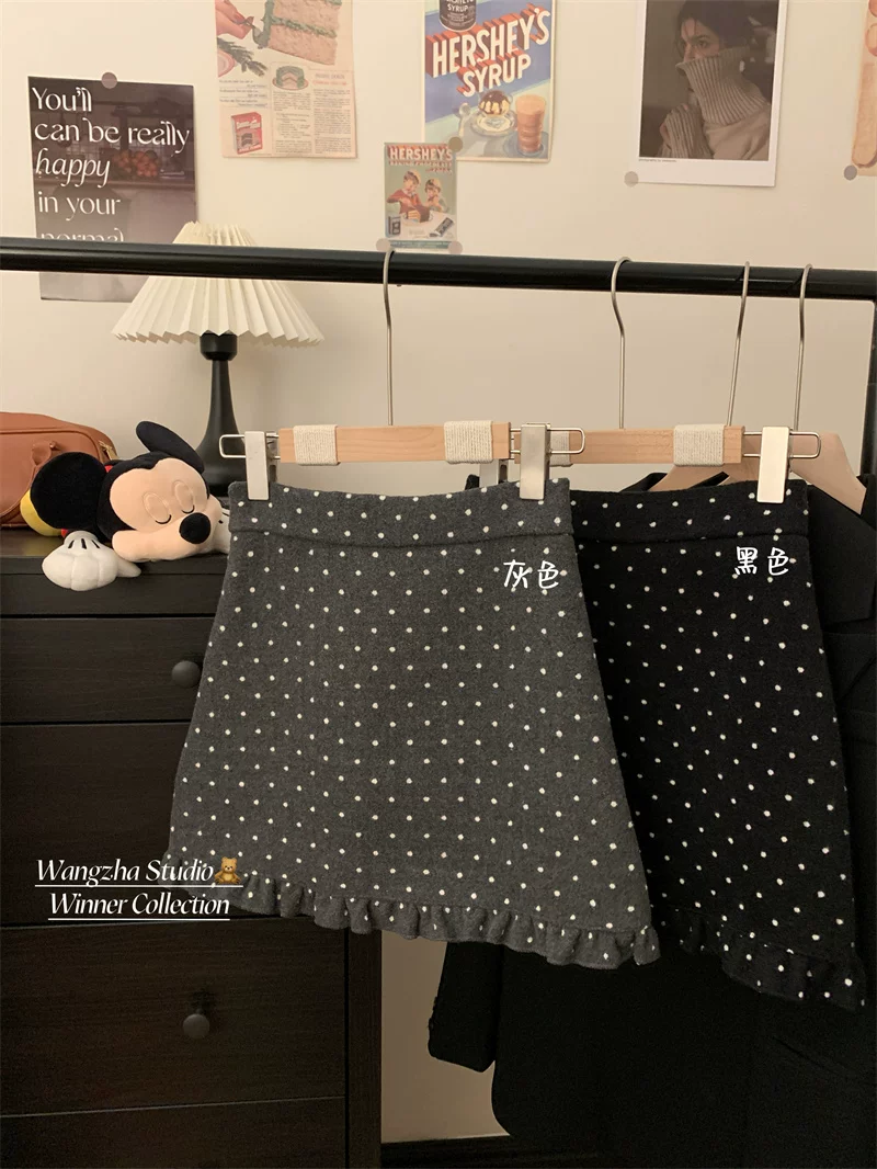 Váy len chấm bi màu xám cỡ lớn, cạp cao mùa thu đông, giảm tuổi tác, viền ren, ôm sát dáng đuôi cá, váy ngắn chữ A thon gọn.