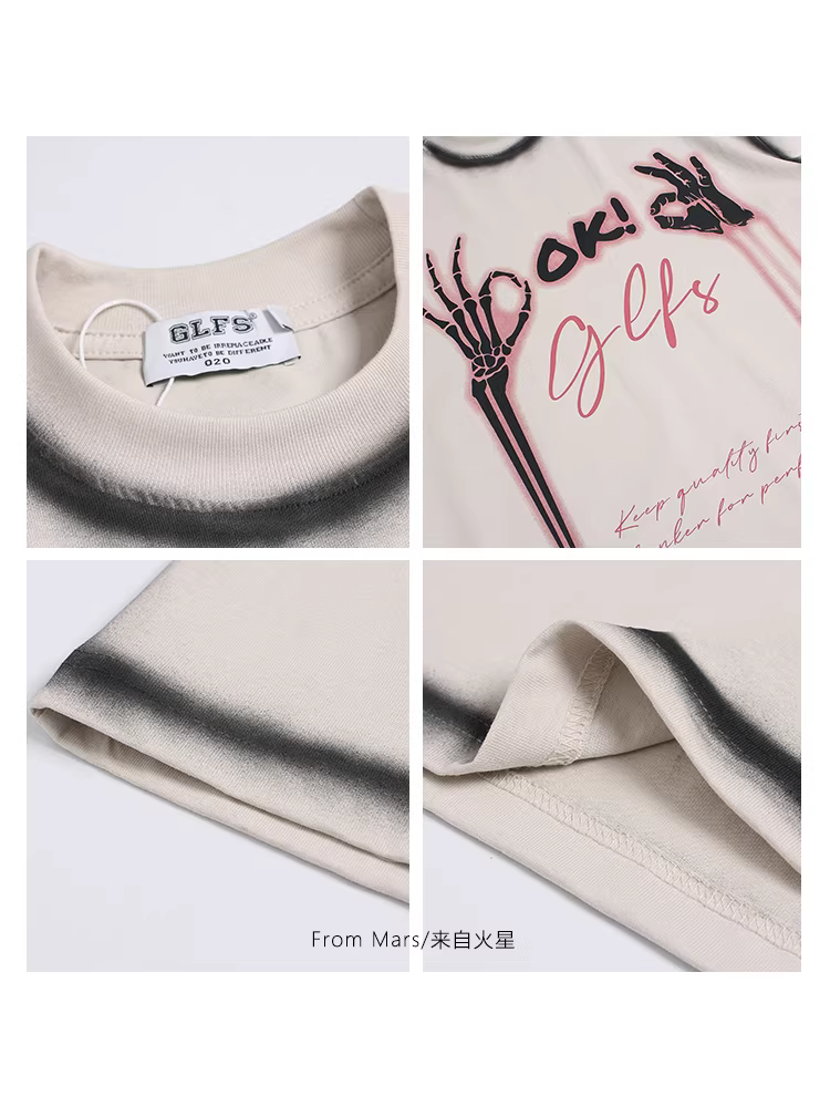 Từ sao Hỏa liên tục nhắc nhở chúng ta về chiếc áo thun ngắn tay in hình đầu lâu phối màu theo phong cách retro Nhật Bản, dáng rộng, hợp thời trang dành cho các cặp đôi.