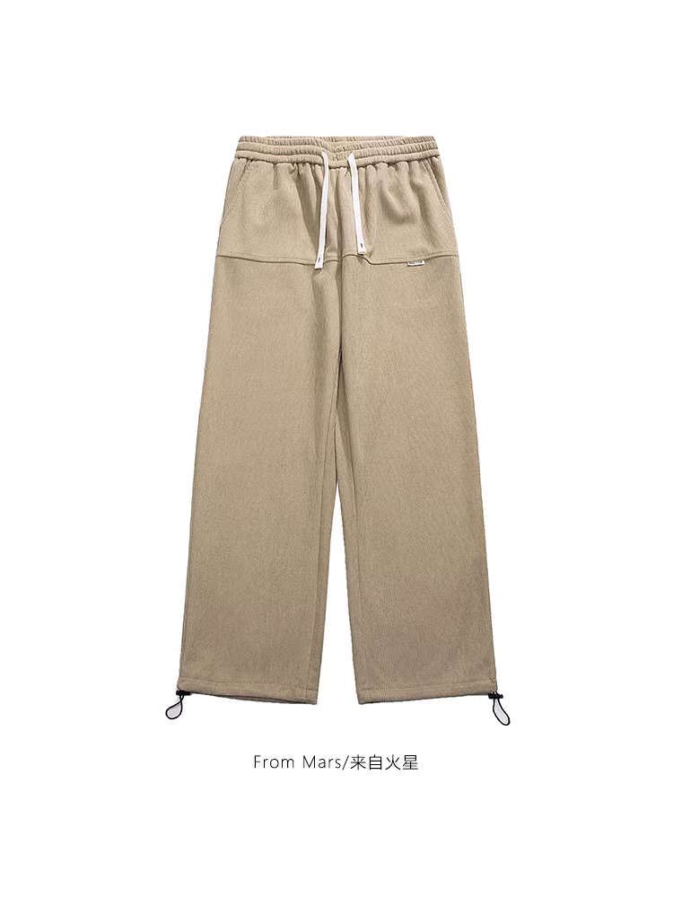 Từ sao Hỏa, hãy tiếp tục và xem xét những chiếc quần nam dáng rộng, đơn giản, có dây rút, màu trơn theo phong cách retro Nhật Bản.