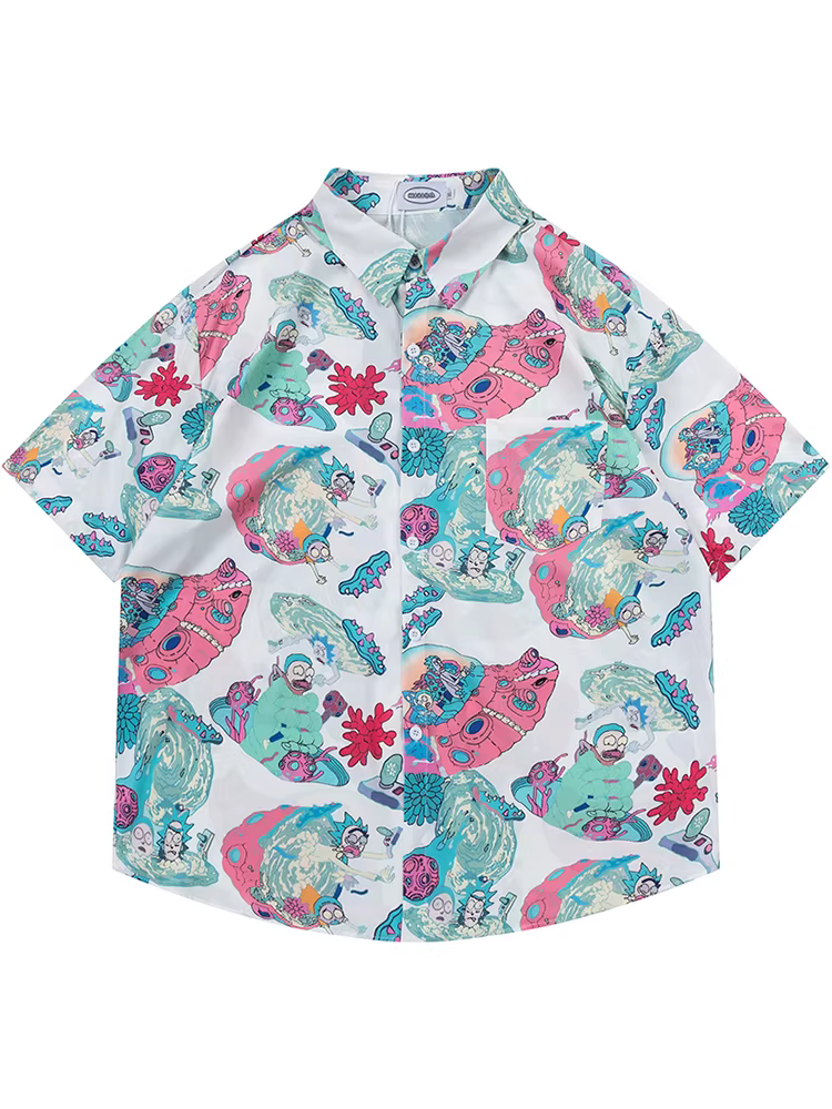 Từ sao Hỏa, anh chàng này đang ngắm nhìn một chiếc áo sơ mi ngắn tay in họa tiết hoạt hình sáng tạo theo phong cách Mỹ, kiểu dáng rộng rãi, thích hợp cho mùa hè.