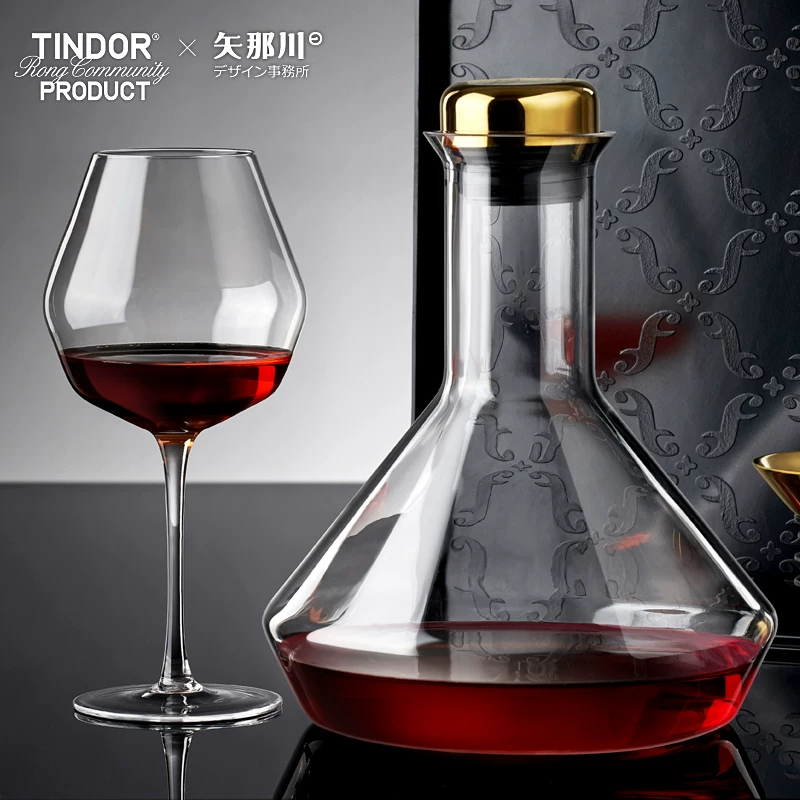 Giải pháp thay thế giá cả phải chăng của Mark Thomas cho ly và cốc rượu vang pha lê Burgundy thổi thủ công.