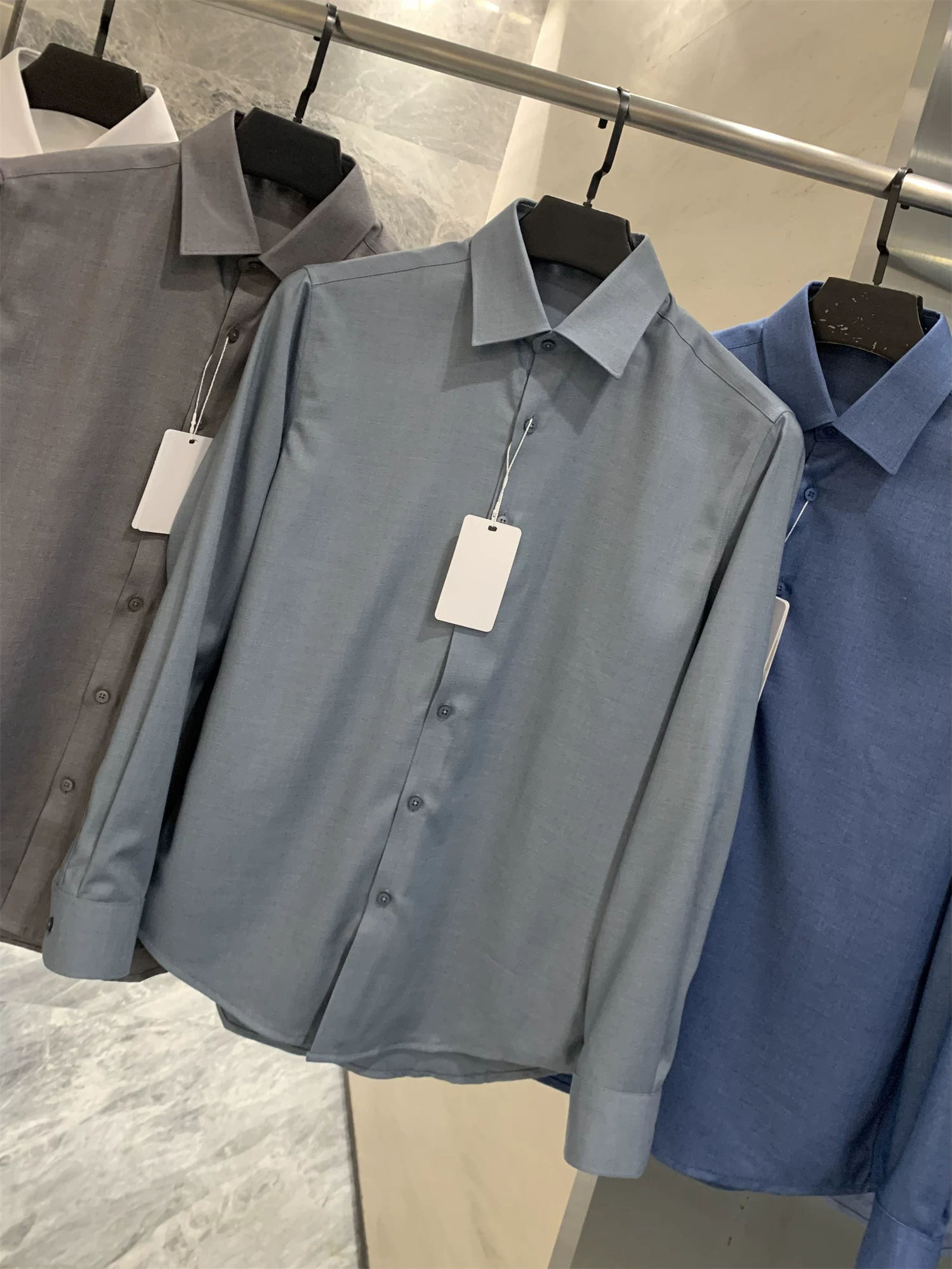 Áo sơ mi dài tay chất liệu len-modal pha, có thể giặt được của Don Quixote! Chống nhăn, co giãn, phong cách công sở lịch sự, không đường may.