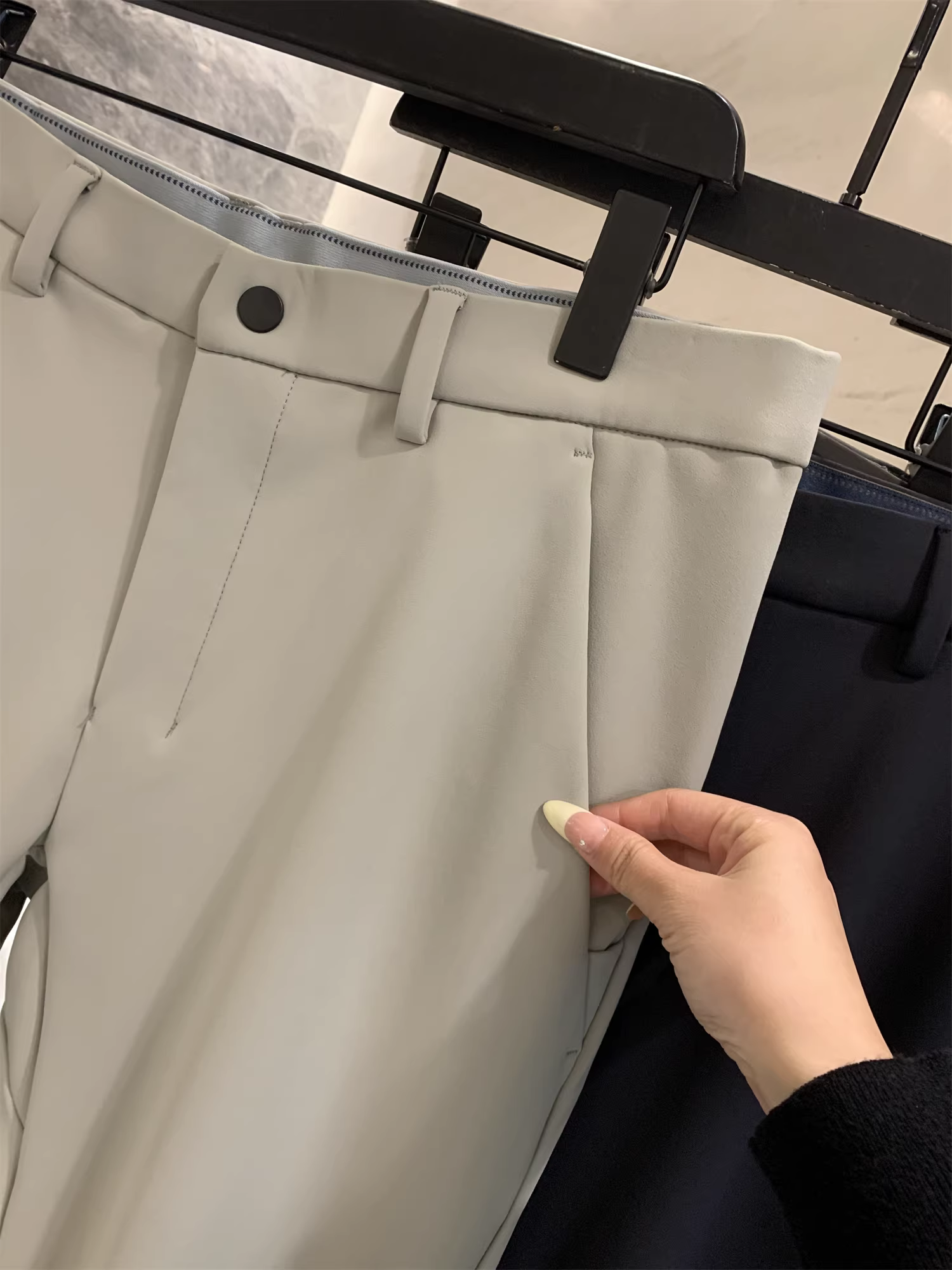 Don Quixote Light Business! Lớp lót bằng len cừu mềm mại! Quần âu ống đứng chống gió và chống thấm nước dành cho nam giới vào mùa thu đông.