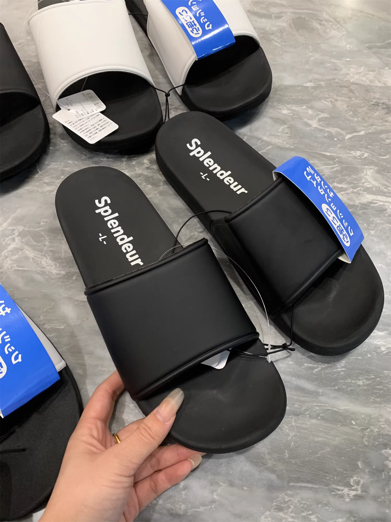 Đơn đặt hàng xuất khẩu Don Quixote! Giá hời! Dép xỏ ngón nhẹ, chống trơn trượt, đế mềm, chống mài mòn, dép đi biển và đi trong nhà dành cho nam.