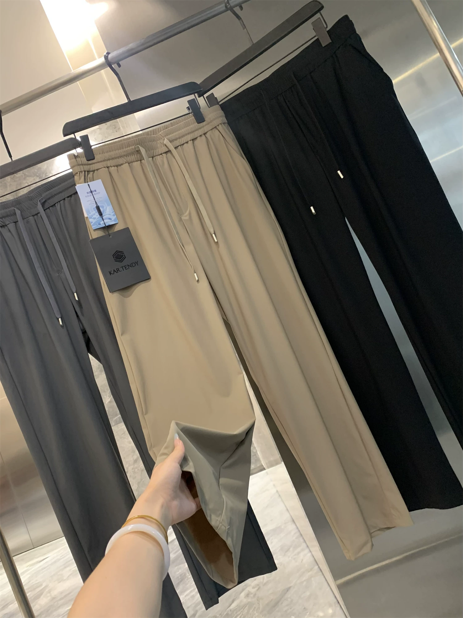 Don Quixote cảm thấy như băng giá và mềm mại như lụa! Quần thể thao nam mùa hè mỏng, co giãn, nhanh khô, lưng thun, kiểu dáng thể thao, thường ngày.