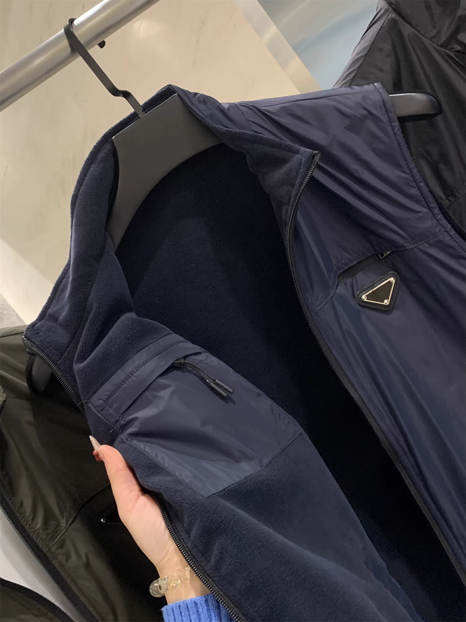 Don Quixote Cao cấp! Có thể đảo ngược! Áo vest đa năng dành cho cặp đôi, lót lông cừu ấm áp mùa thu đông, kiểu dáng thời trang, nhẹ nhàng, thích hợp cho công việc.