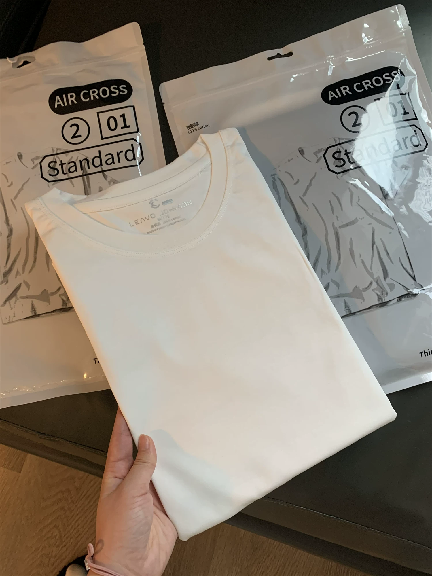 Áo thun trắng nhỏ xinh thần kỳ Don Quixote! Công nghệ chống thấm ba lớp, phong cách cặp đôi sang trọng nhẹ nhàng, áo thun cổ tròn màu trơn tay ngắn.