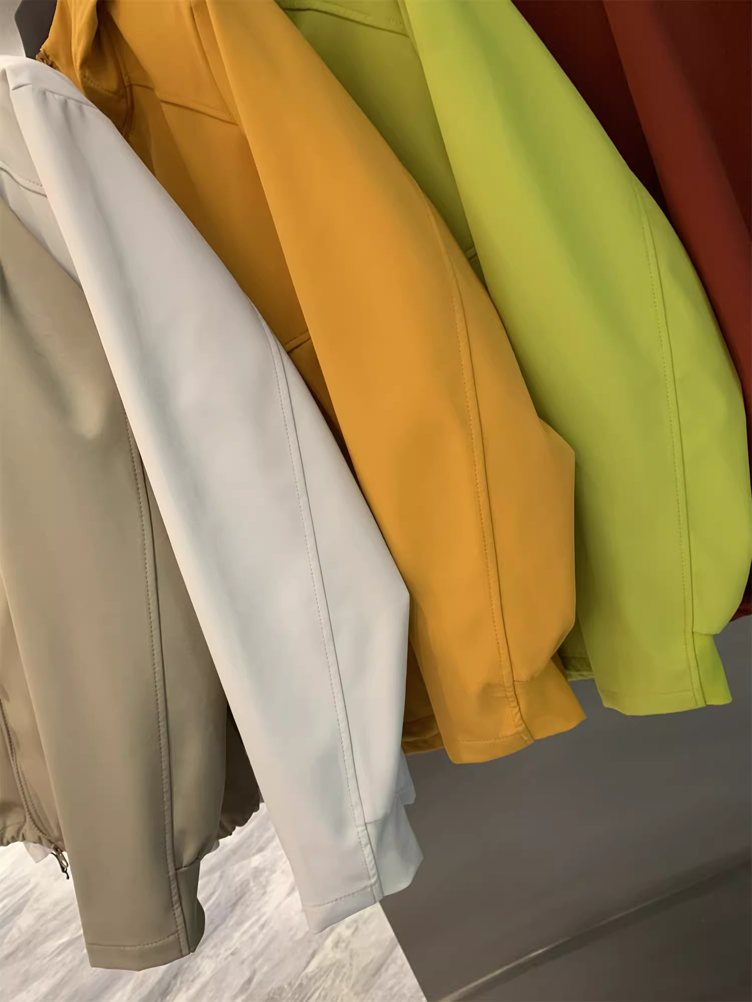 Don Quixote Leavo Johnson Leo Johnson Outdoor! Áo khoác có mũ trùm đầu dành cho cặp đôi chống gió và chống thấm nước hợp thời trang