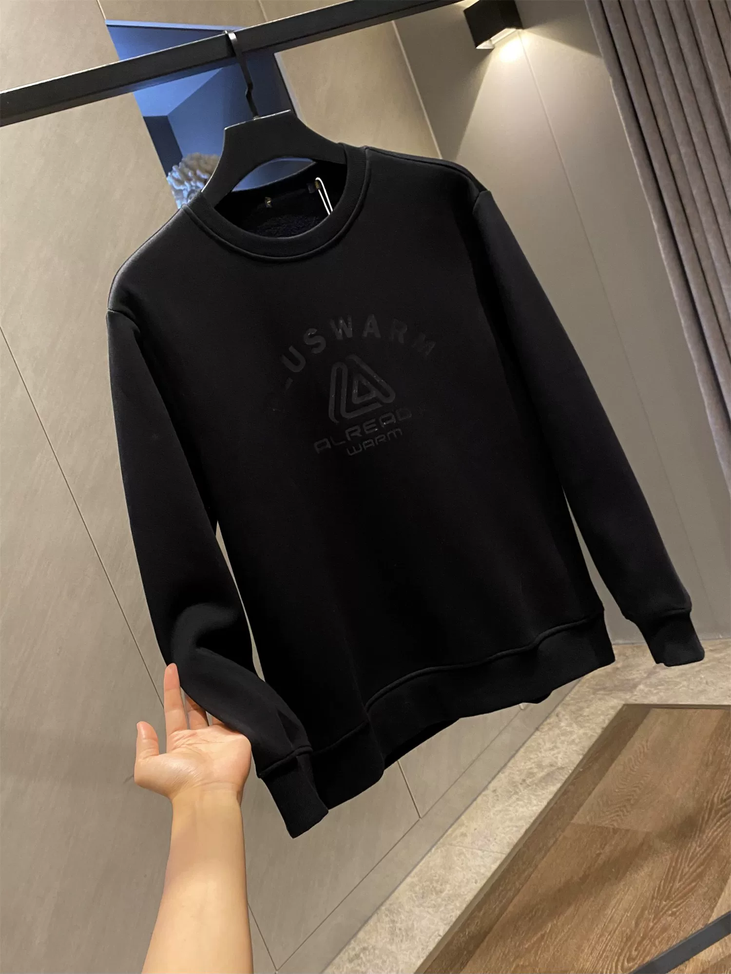 Áo Don Quixote đặc biệt! Áo giữ ấm tức thì khi mặc! Lót lông cừu! Áo nỉ nam in họa tiết, đa năng, xu hướng thu đông.