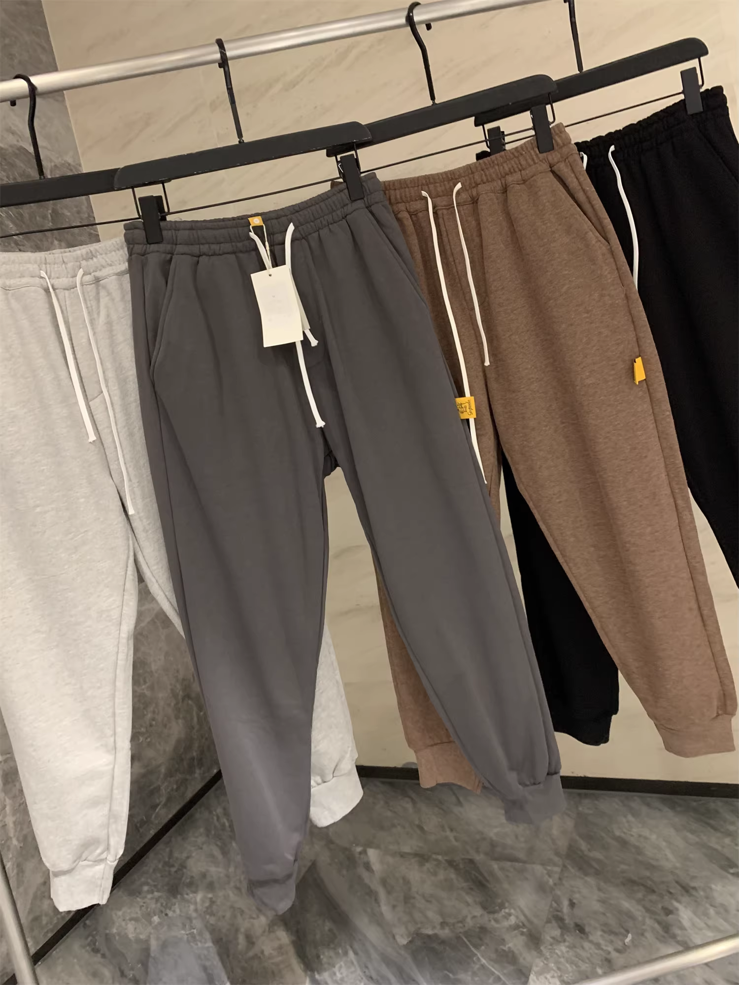 Đơn đặt hàng của công ty Don Quixote ODM! Quần jogger nam chất liệu nỉ lót lông, dáng rộng, mặc thường ngày, mùa thu đông.