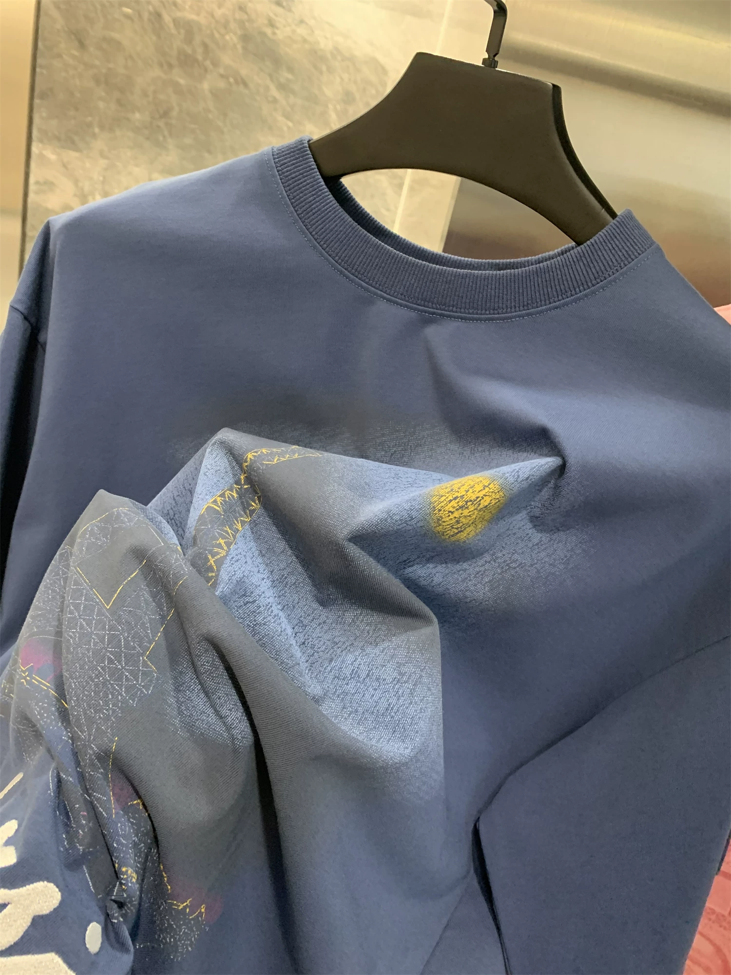 Áo sơ mi nam tay ngắn Don Quixote ODM, chất liệu 100% cotton! Giặt và chải mềm mại, thân thiện với da và thoáng khí, lý tưởng cho mùa hè.