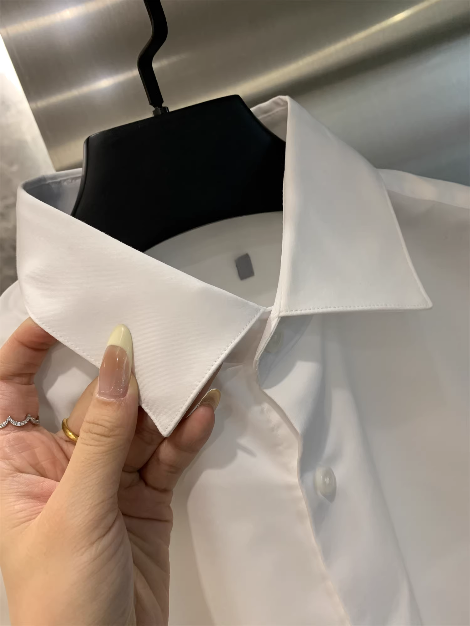 Ưu điểm của thương hiệu Don Quixote H! Áo sơ mi nam dài tay màu trơn đa năng, cổ điển, giản dị, hợp thời trang mùa xuân và mùa thu