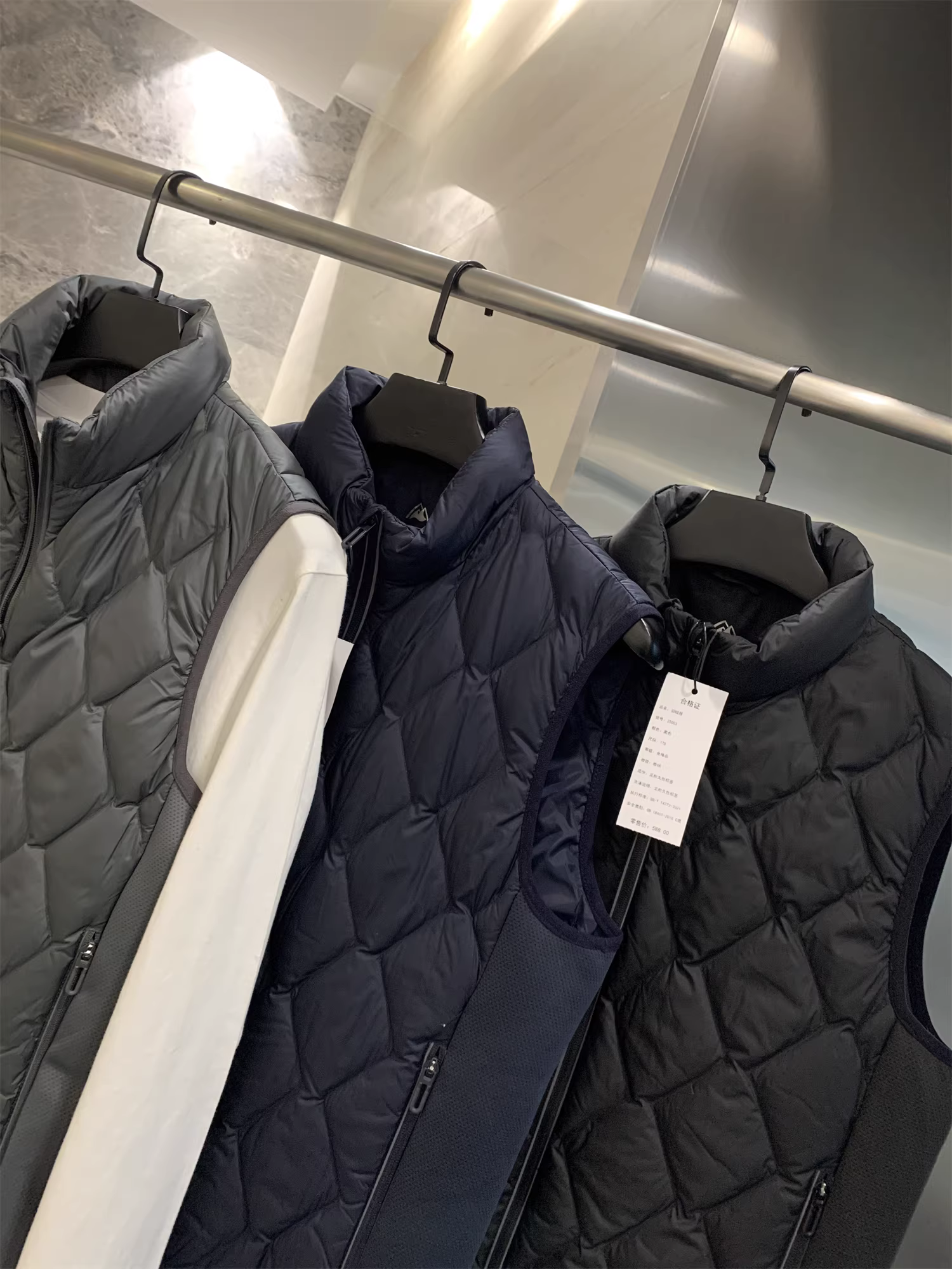 Don Quixote, trực tiếp từ nhà máy! Áo khoác phao nam cổ đứng, họa tiết mùa đông, chất liệu 90% lông vũ vịt do khách hàng cung cấp!