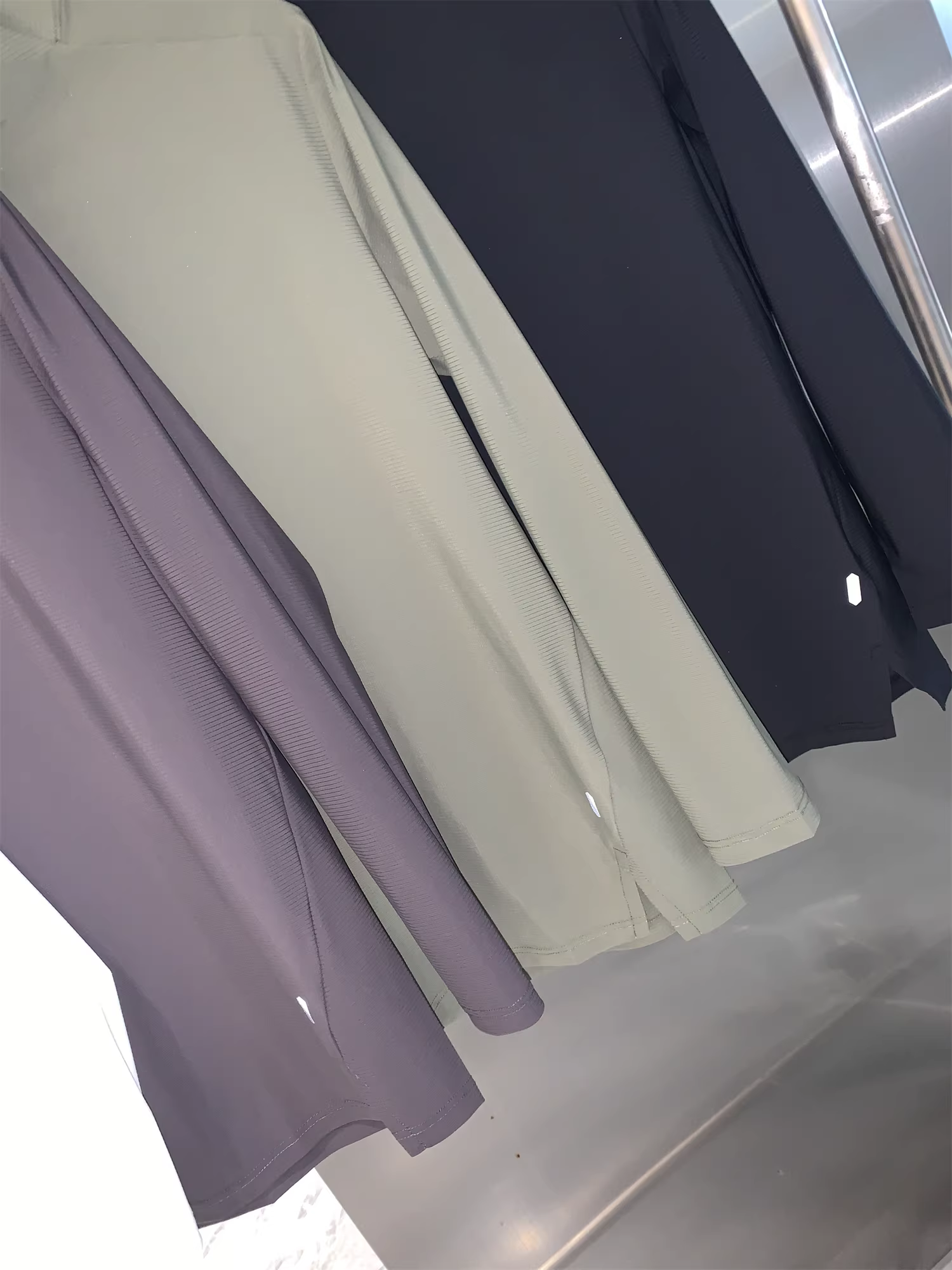 Công nghệ may mặc thể thao Don Quixote! Áo thun cổ đứng nửa khóa kéo chất liệu lụa đá, nhanh khô, thoáng khí, co giãn cao, mặc ngoài trời, phong cách thường ngày