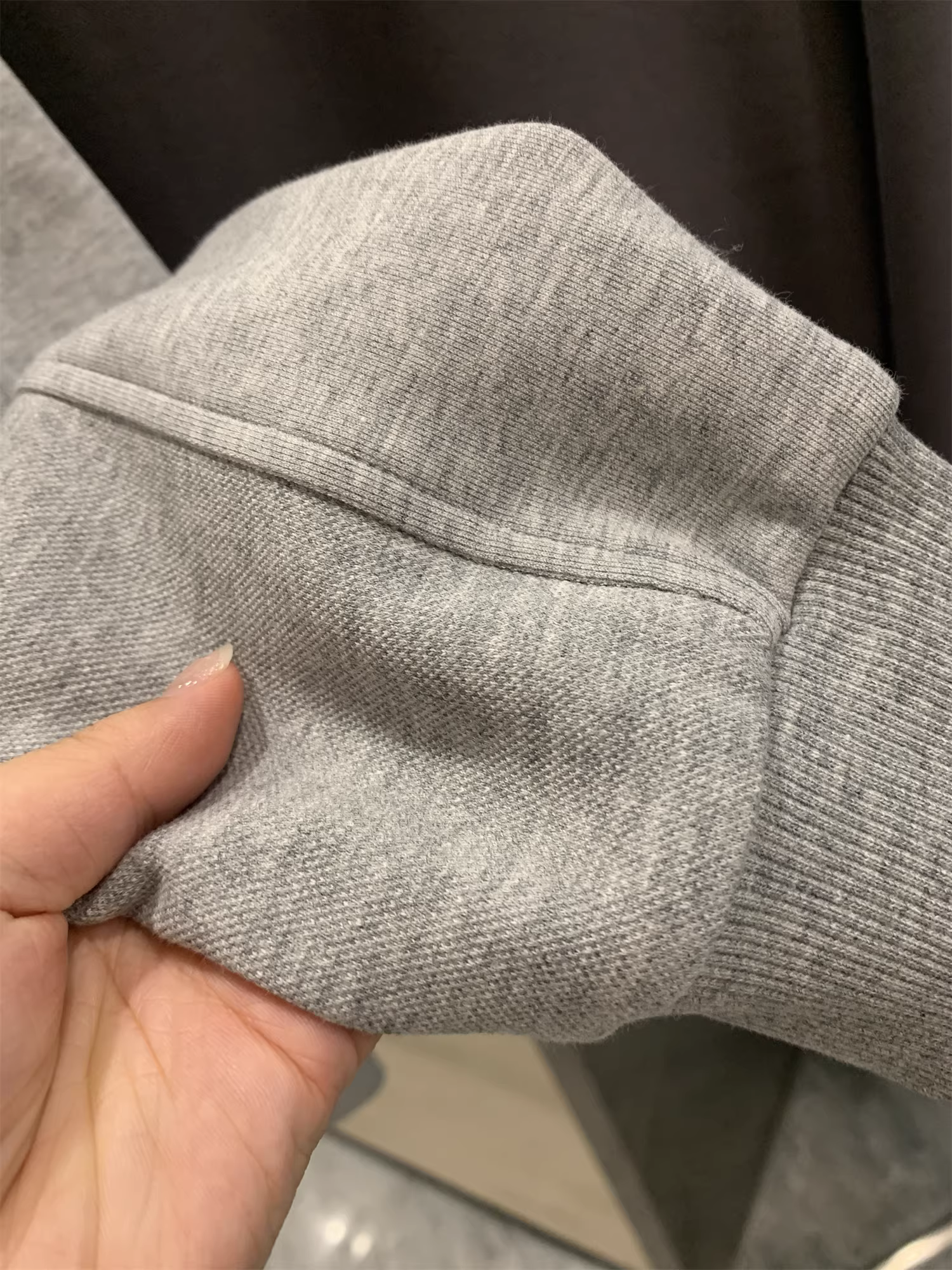 Don Quixote mang phong cách thiết kế thời thượng! Hình dáng OZ! Áo nỉ nam thời trang đa năng, phong cách thường ngày mới cho mùa thu đông