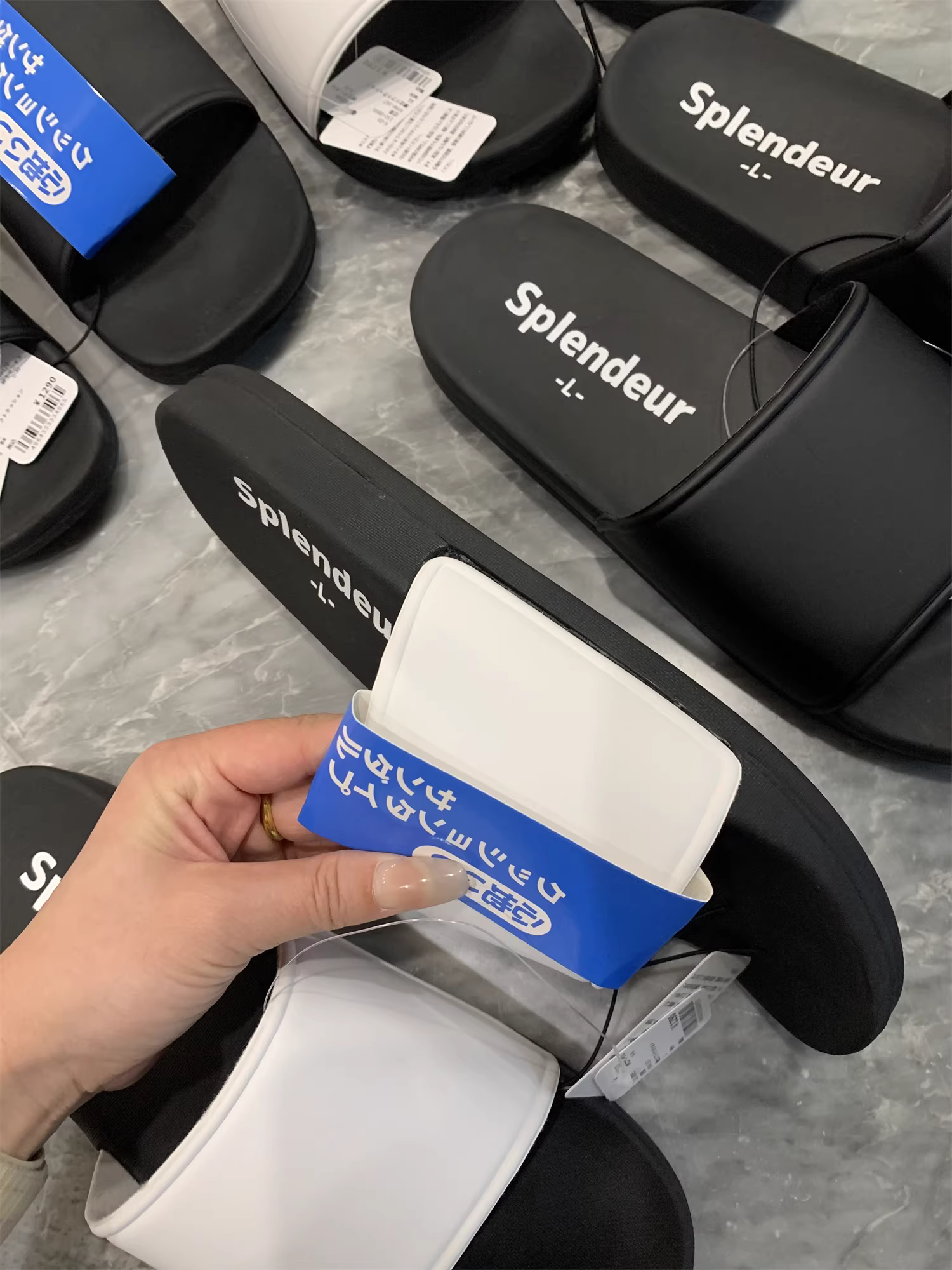 Đơn đặt hàng xuất khẩu Don Quixote! Giá hời! Dép xỏ ngón nhẹ, chống trơn trượt, đế mềm, chống mài mòn, dép đi biển và đi trong nhà dành cho nam.