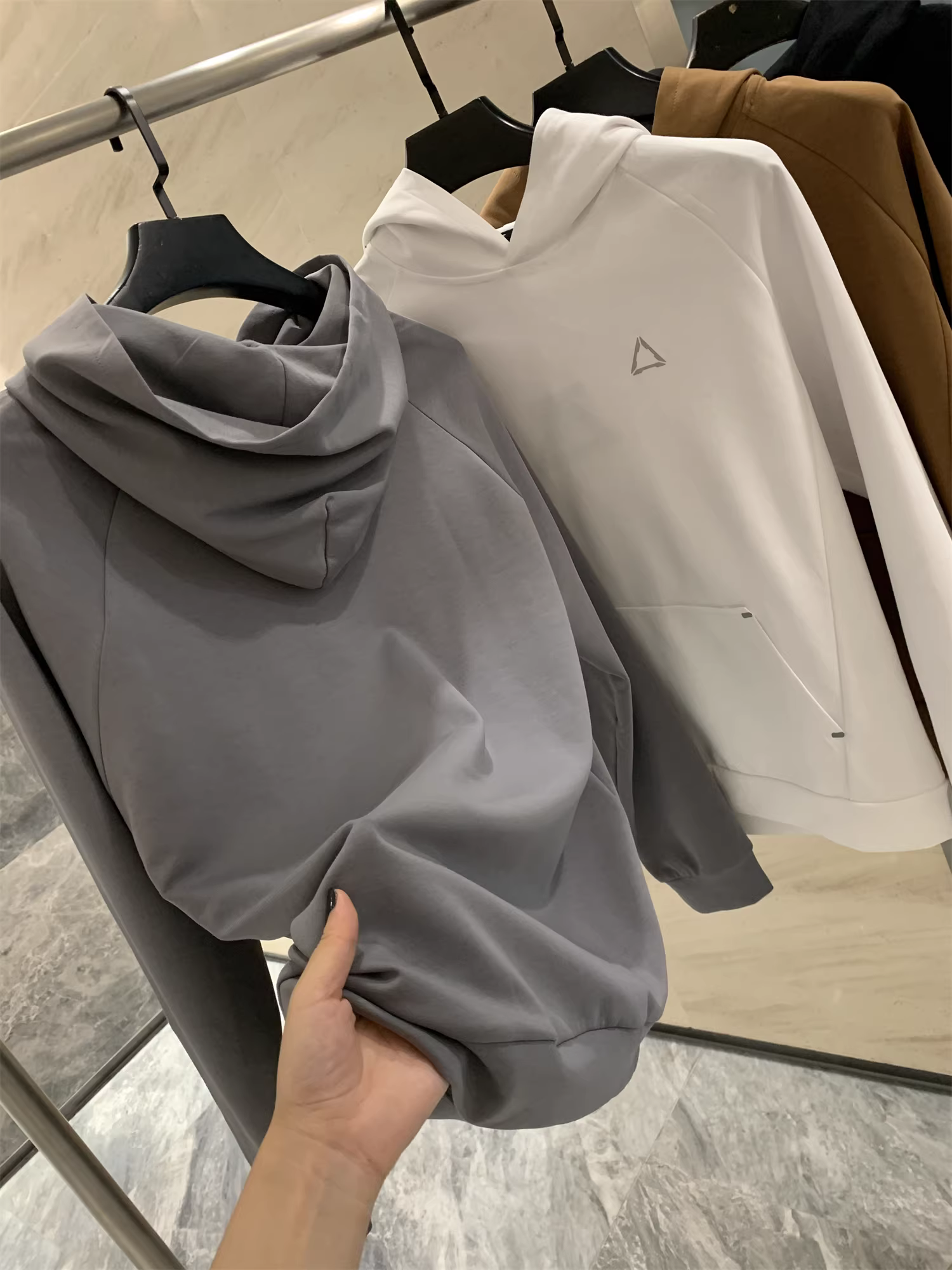 Dòng thiết kế Don Quixote! Chất liệu cotton dài sợi cao cấp! Áo hoodie màu trơn thoáng mát, kiểu dáng thời trang, lớp áo lót cơ bản.